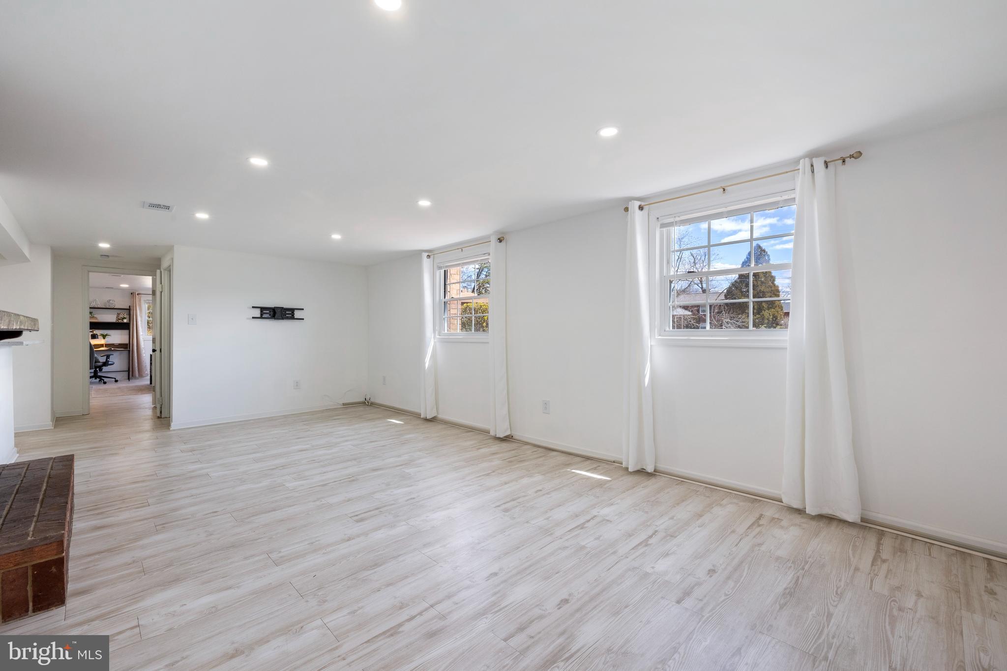 CALVERTON - Residential