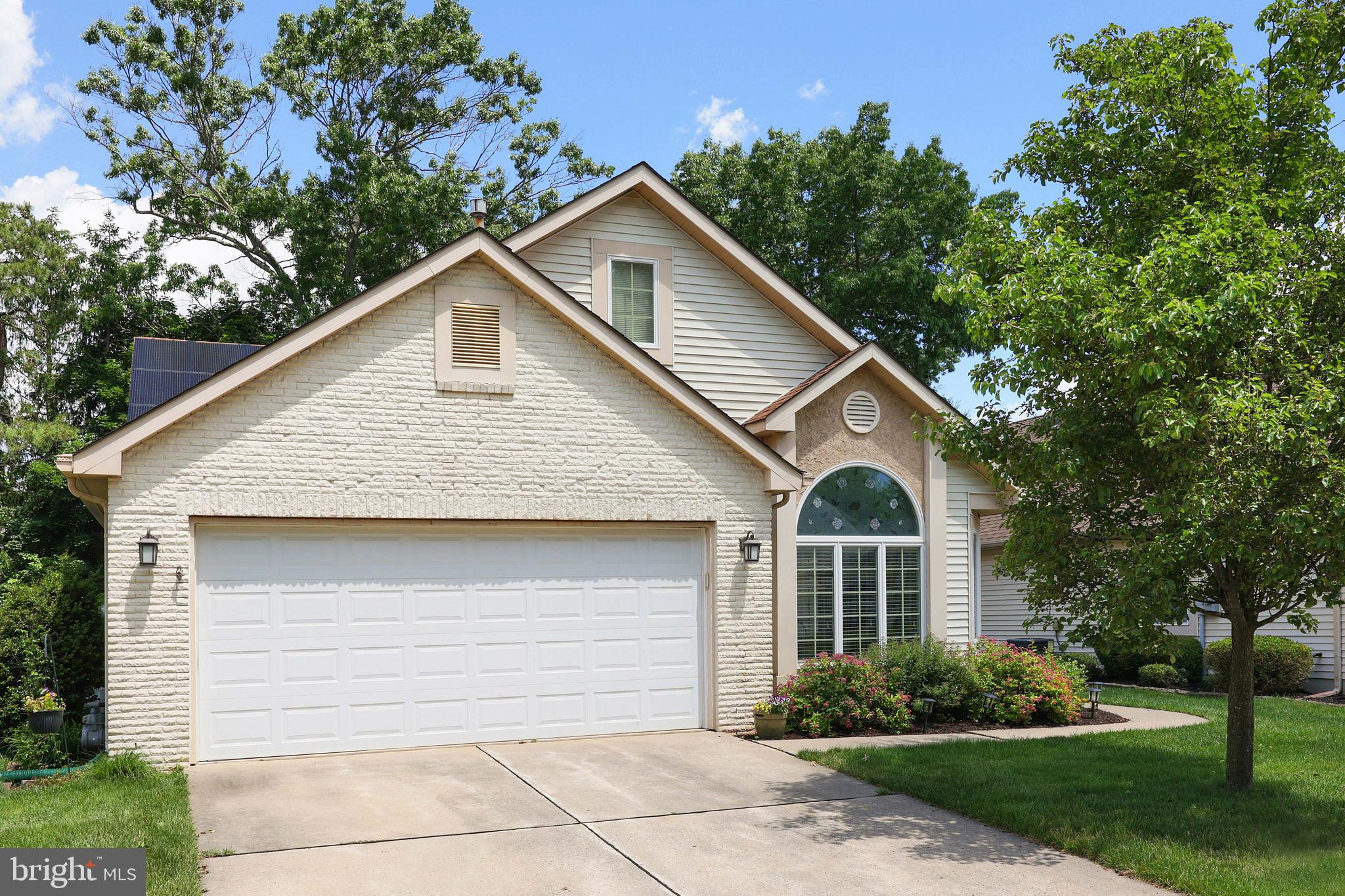 1572 LACEBARK ROAD