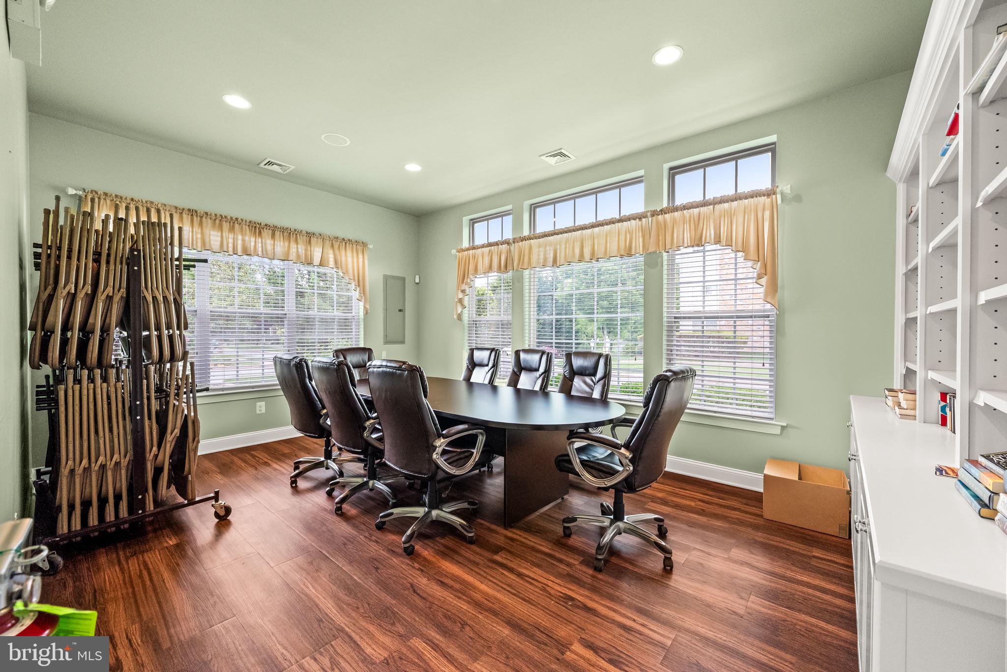 VICTORIA GARDENS - Residential