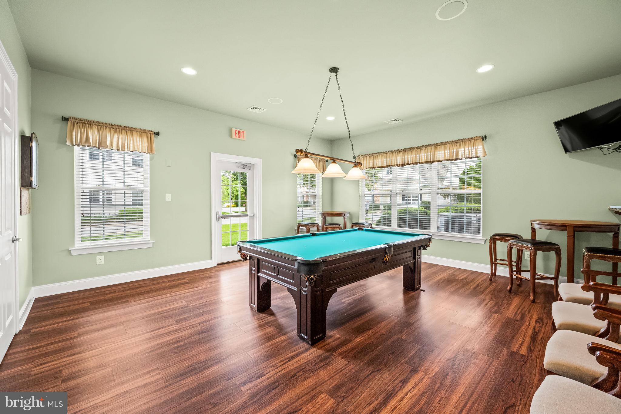 VICTORIA GARDENS - Residential