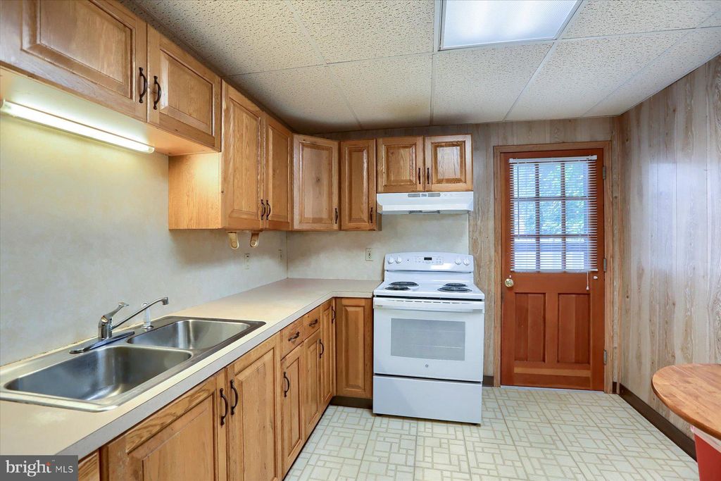 Photo of 850 PRANGLEY AVE, LANCASTER, PA 17603 (MLS # PALA2039184)