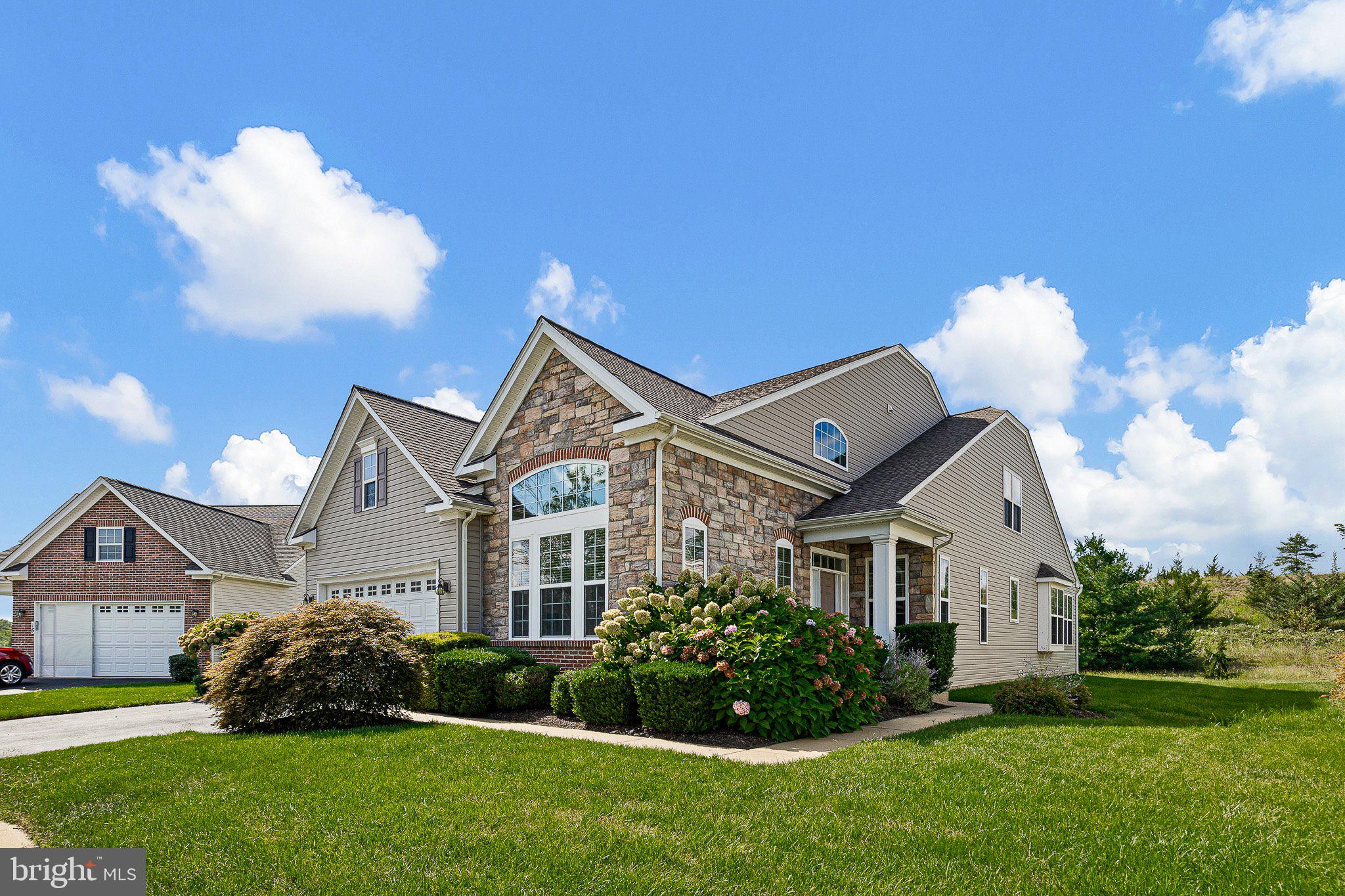 13 PALISADE CIRCLE