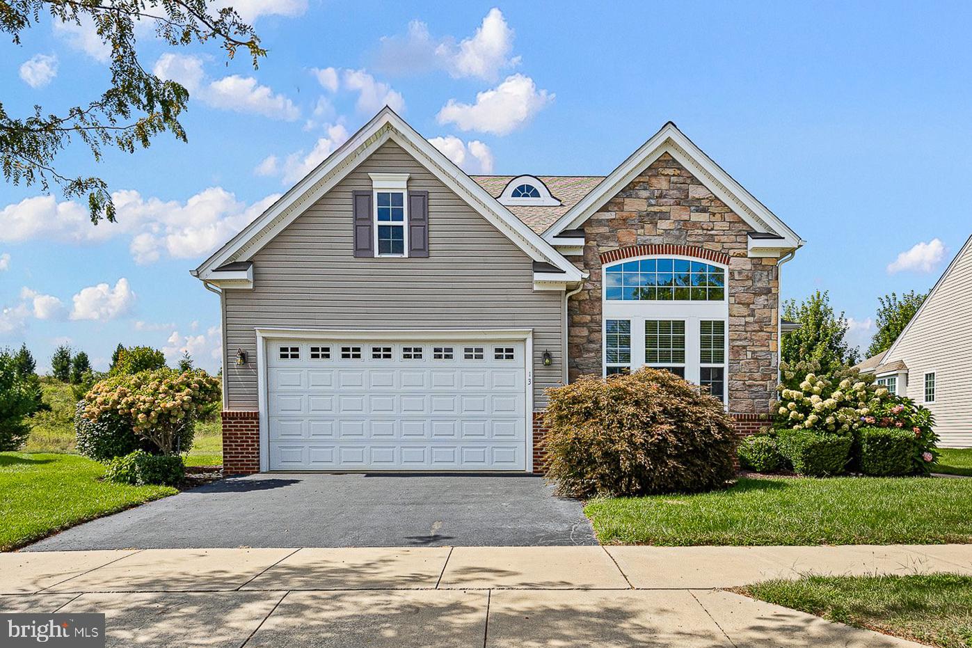 13 PALISADE CIRCLE