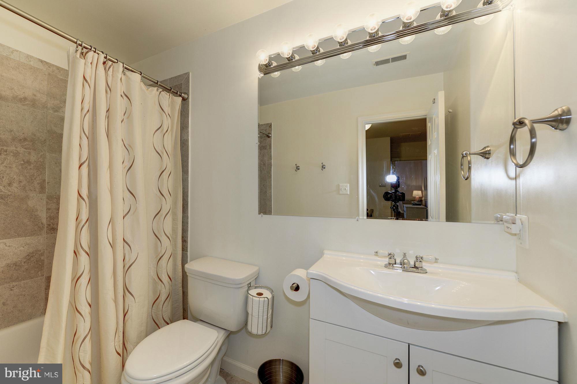 FAIR LAKES - Residential