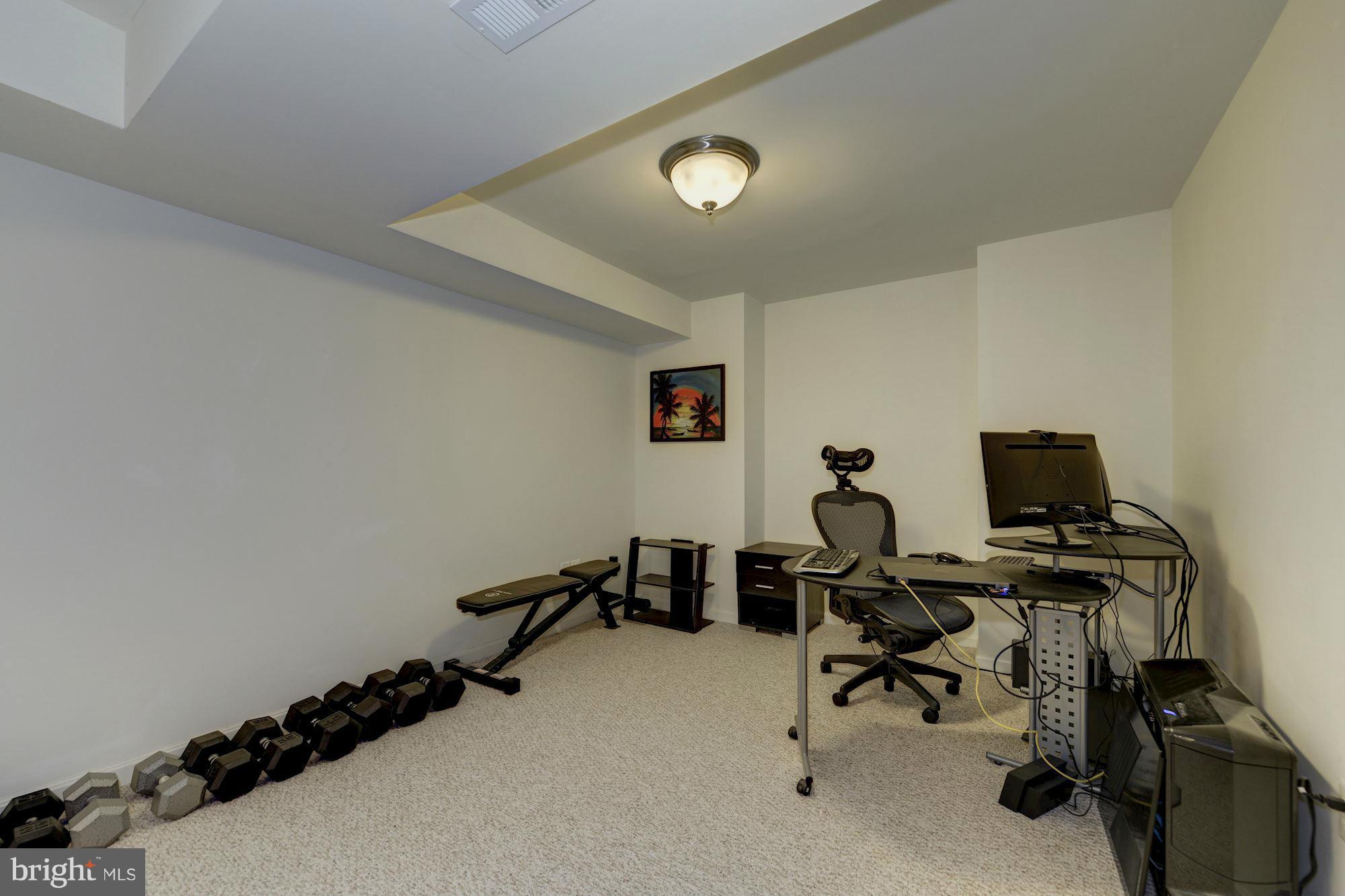 FAIR LAKES - Residential