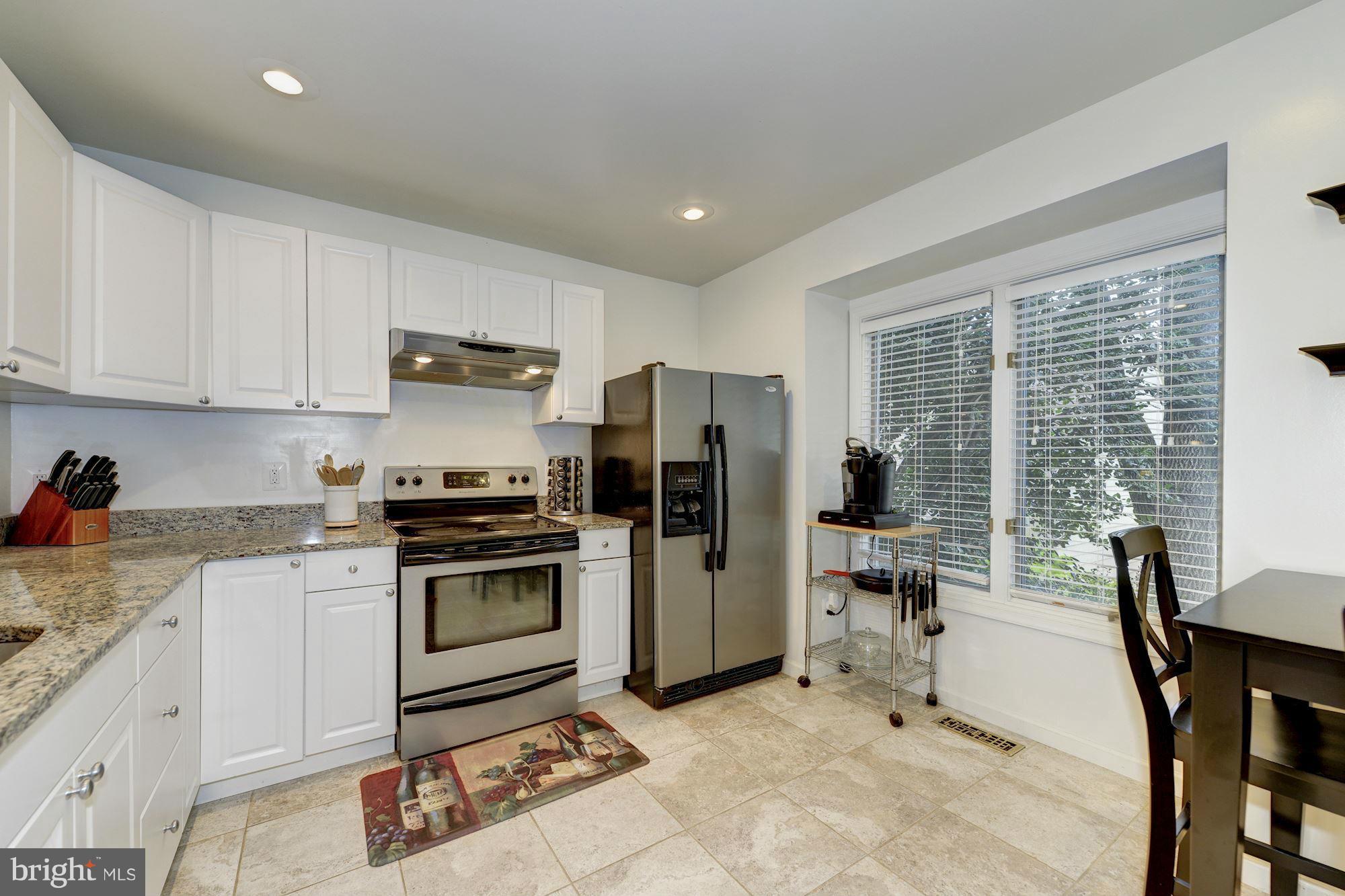 FAIR LAKES - Residential