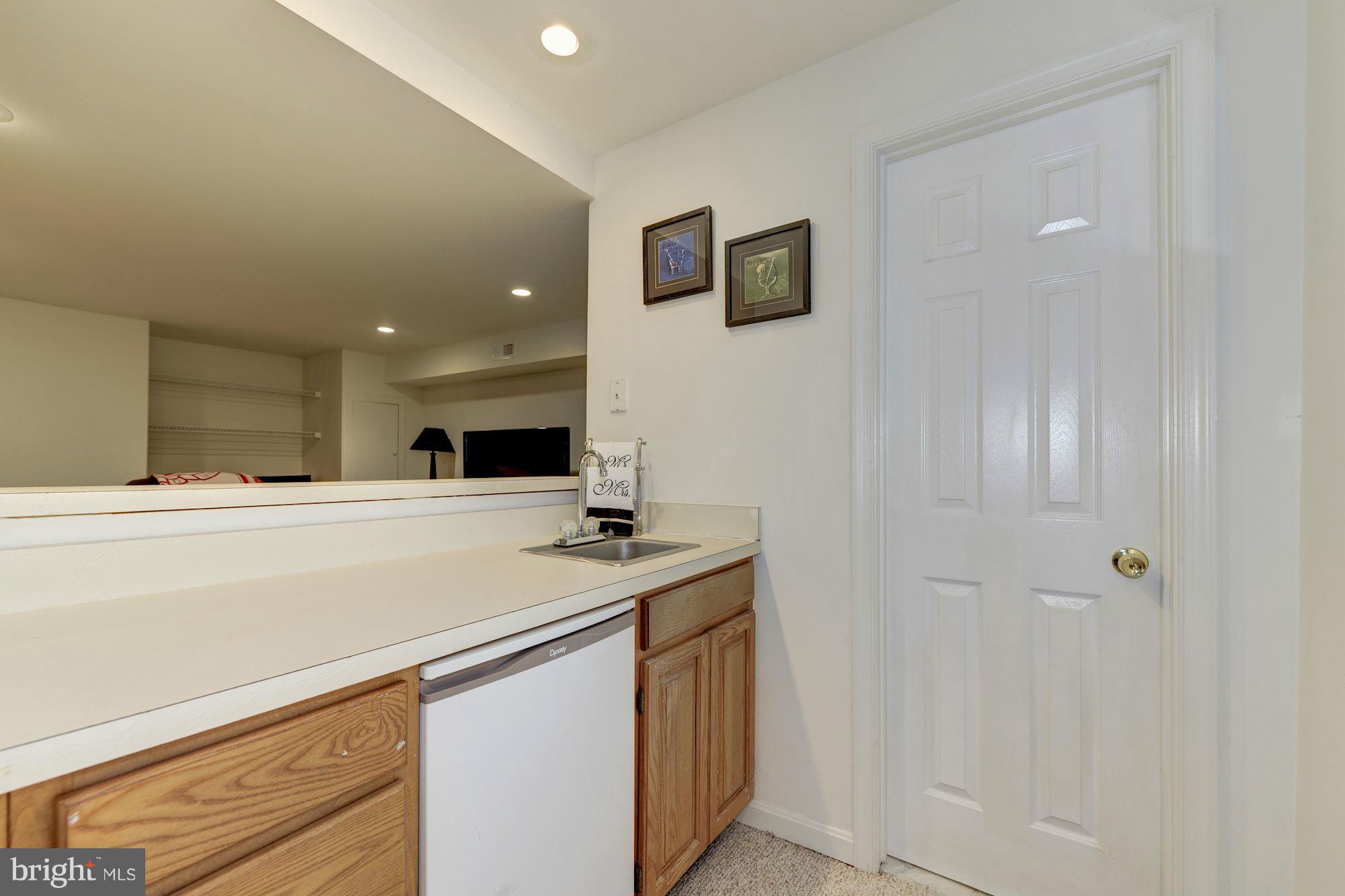 FAIR LAKES - Residential