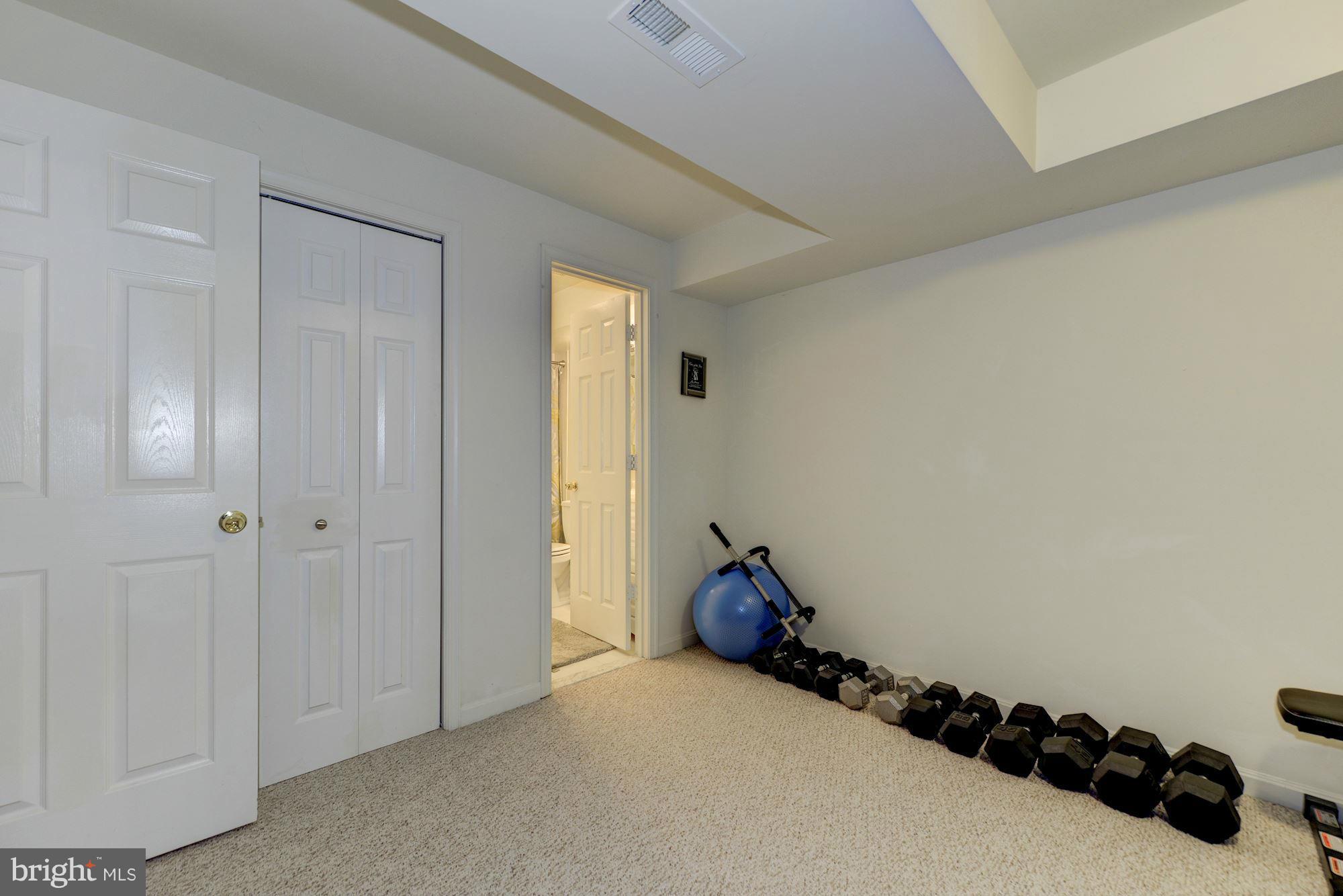 FAIR LAKES - Residential