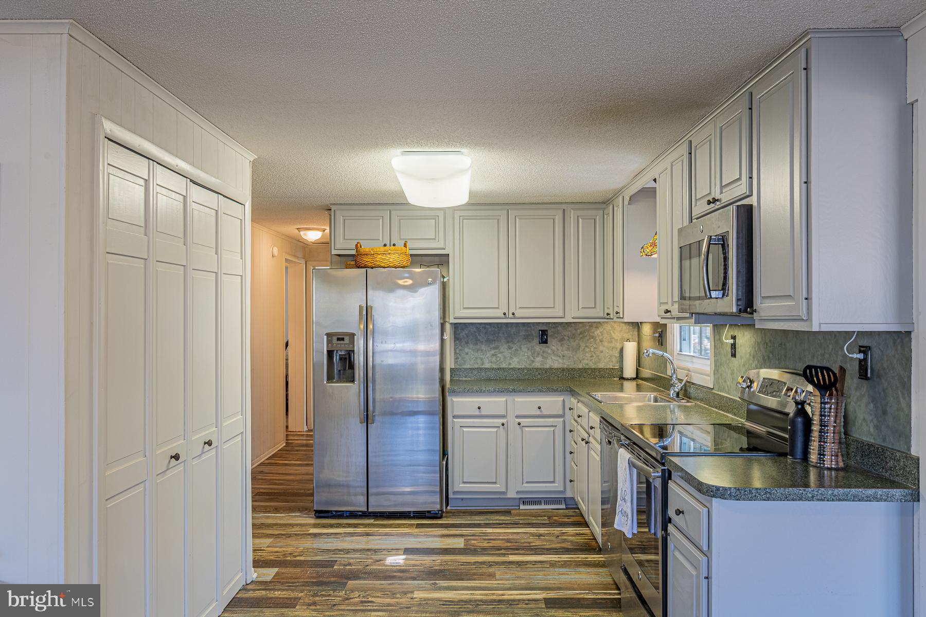 SHERWOOD FOREST SHORES - Residential