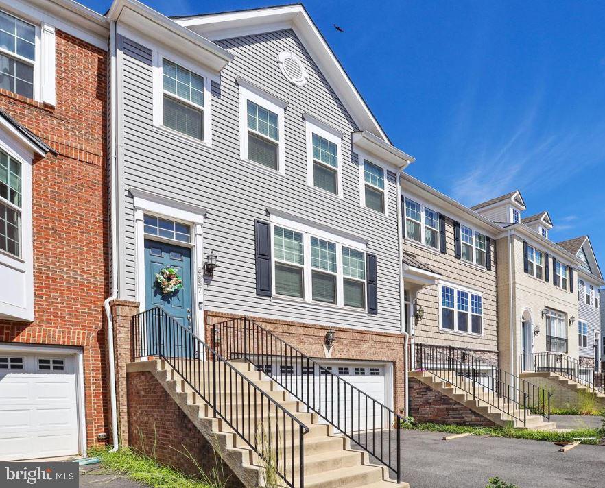 8937 ENGLEWOOD FARMS DRIVE