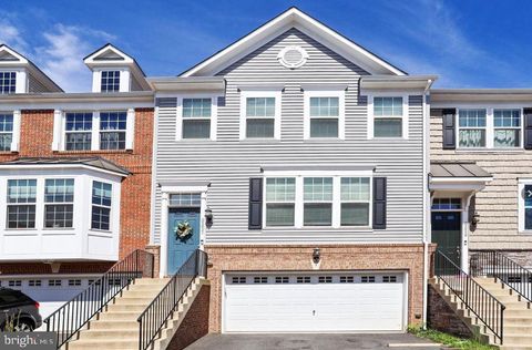 Photo of 8937 Englewood Farms Drive, MANASSAS, VA 20112 (MLS # VAPW2117086)