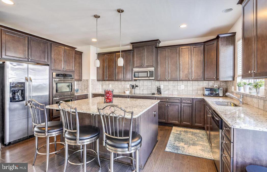 8937 ENGLEWOOD FARMS DRIVE