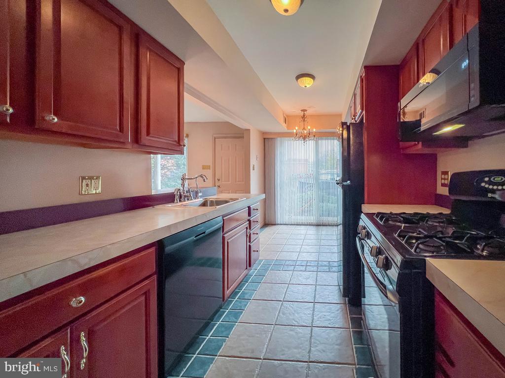 YORKTOWN - Residential