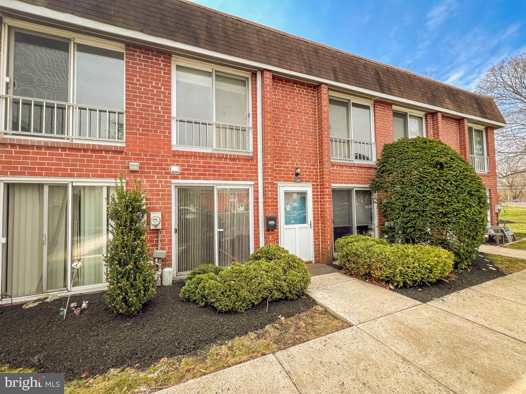 YORKTOWN - Residential