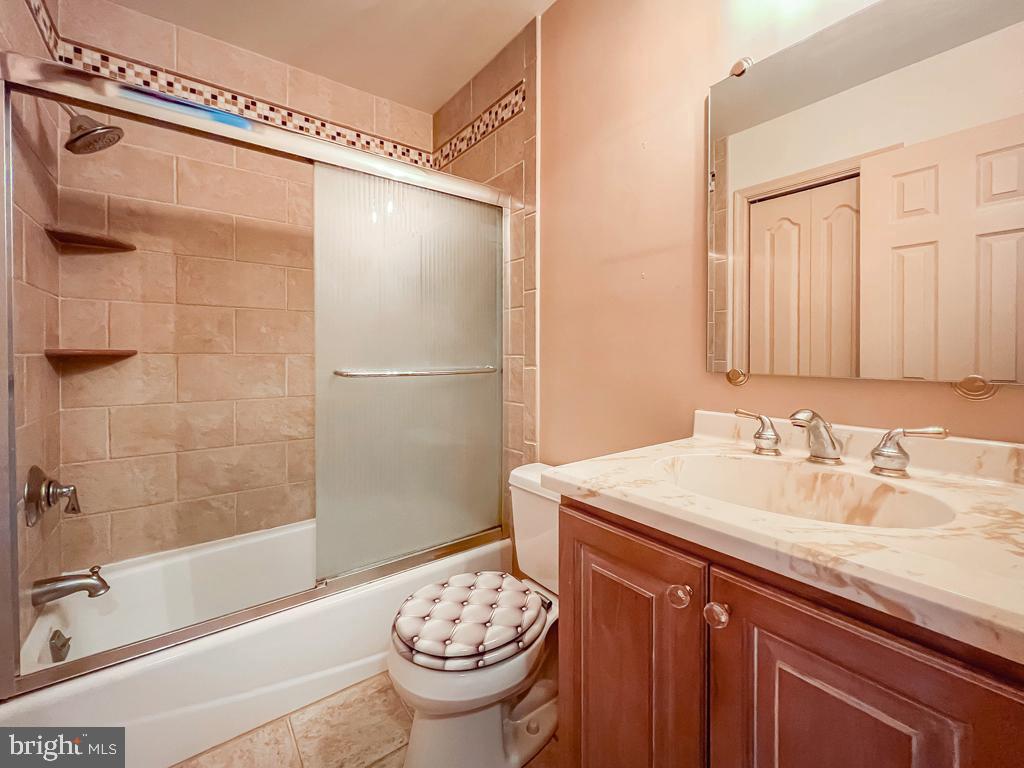 YORKTOWN - Residential