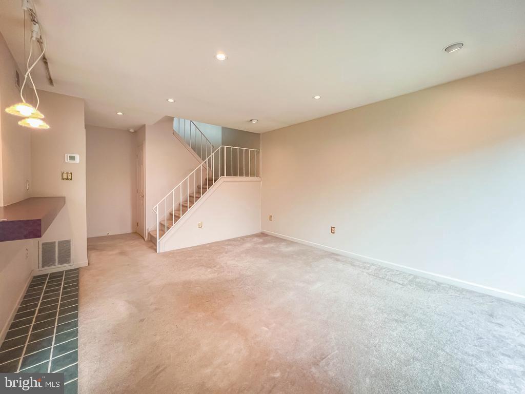 YORKTOWN - Residential