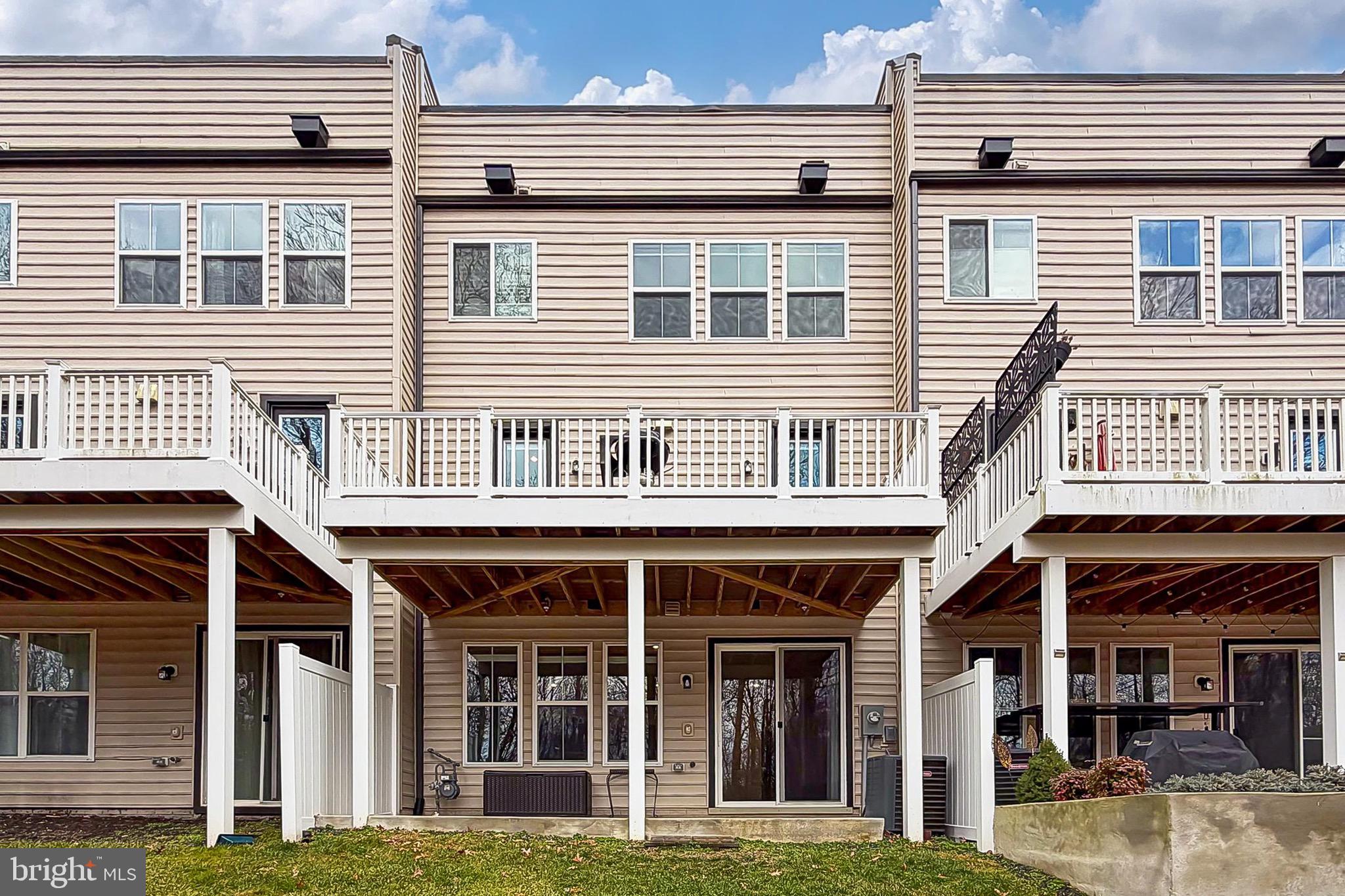 THE TOWNS AT PENDER OAKS - Residential