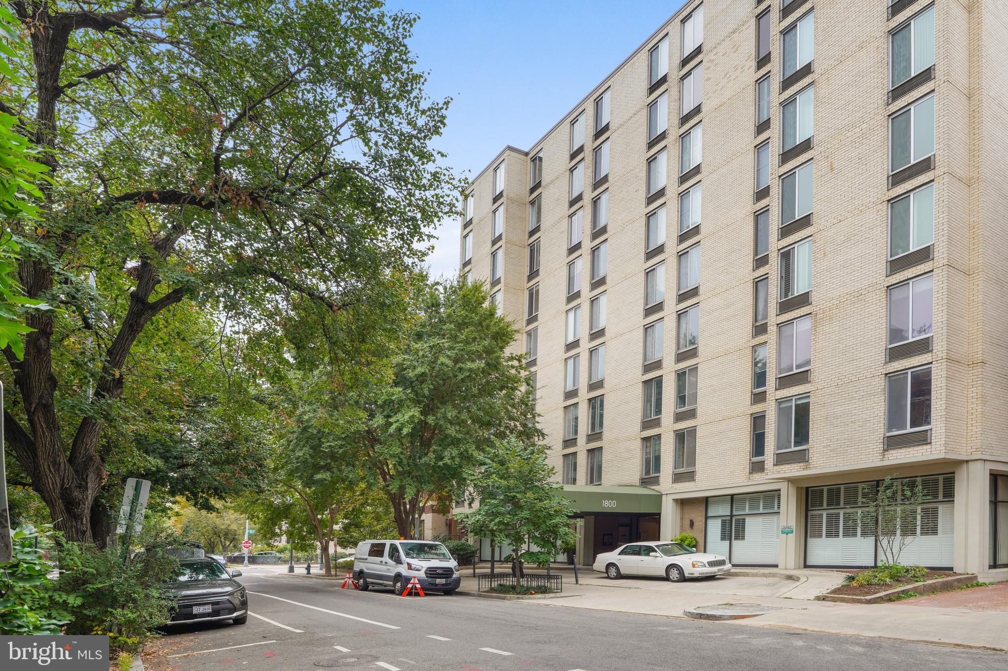 1800 R STREET NW 206