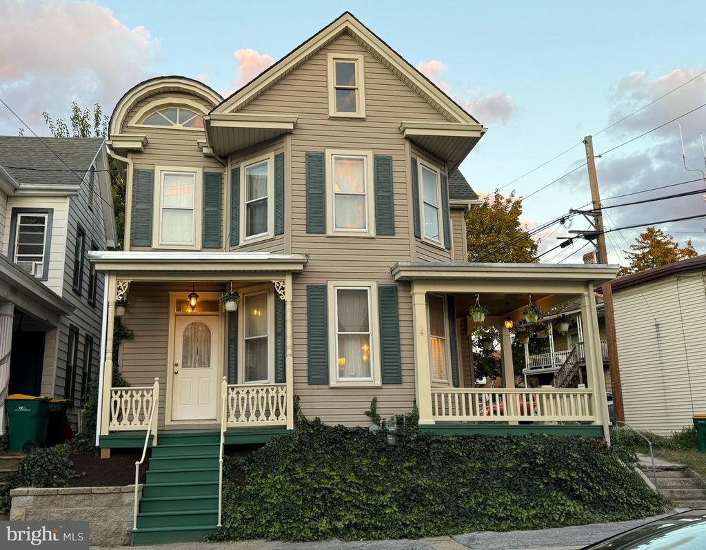 Photo of 115 W Second St, WAYNESBORO, PA 17268 (MLS # PAFL2031438)