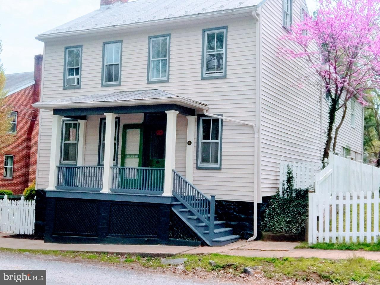 Rare intown listing all cleaned up, fresh interior paint, out side power wash, deck restained, front porch painted, yard manicured, new washer and dryer. Yard retreats to back alley, room for much desired off streat parking. Your personal TLC will make it special. An estate sale with heir not filling out property disclosure. Due diligence please