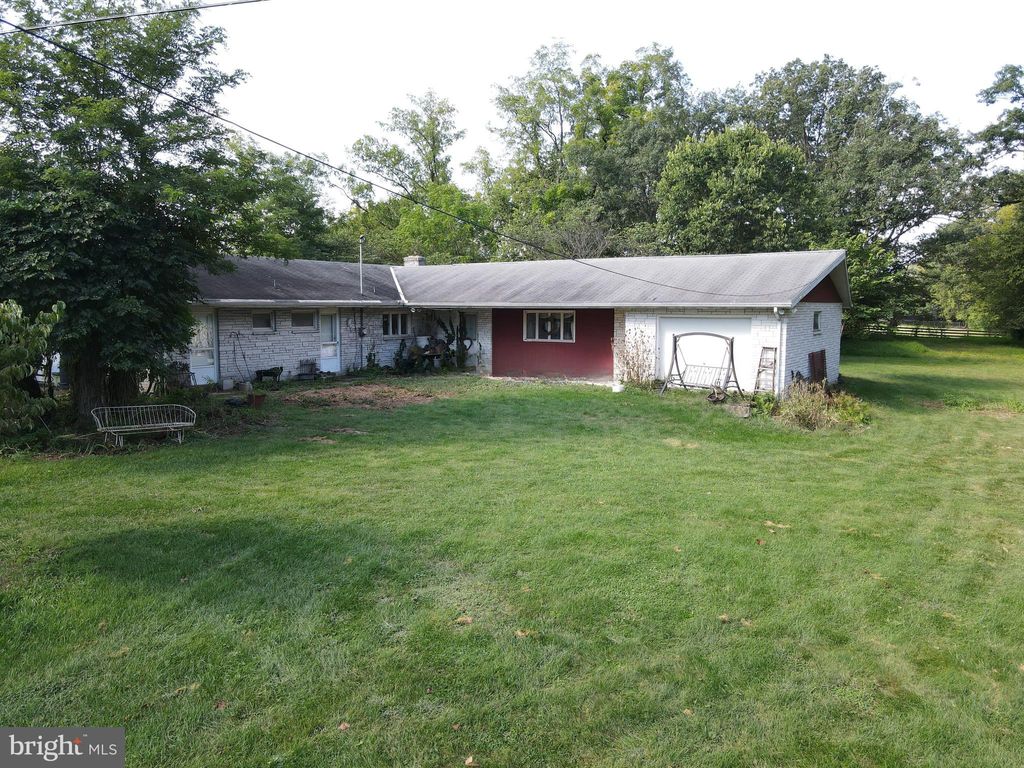 Photo of 630 Bellaire Road, ELIZABETHTOWN, PA 17022 (MLS # PALA2077762)
