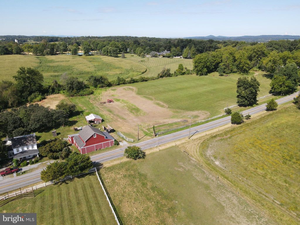 Photo of 630 Bellaire Road, ELIZABETHTOWN, PA 17022 (MLS # PALA2077762)