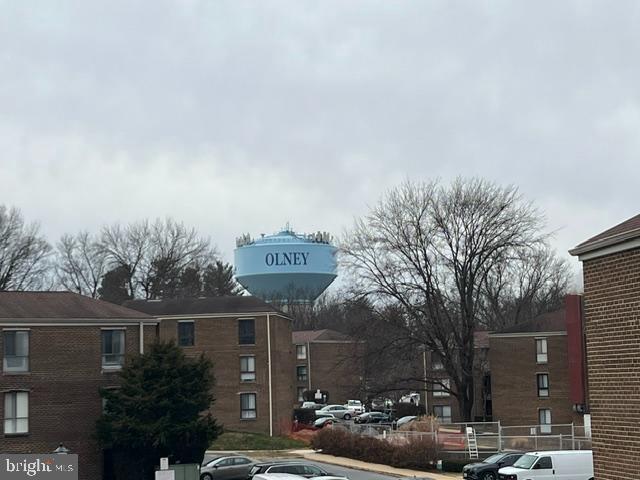 CAMELBACK VILLAGE - Residential