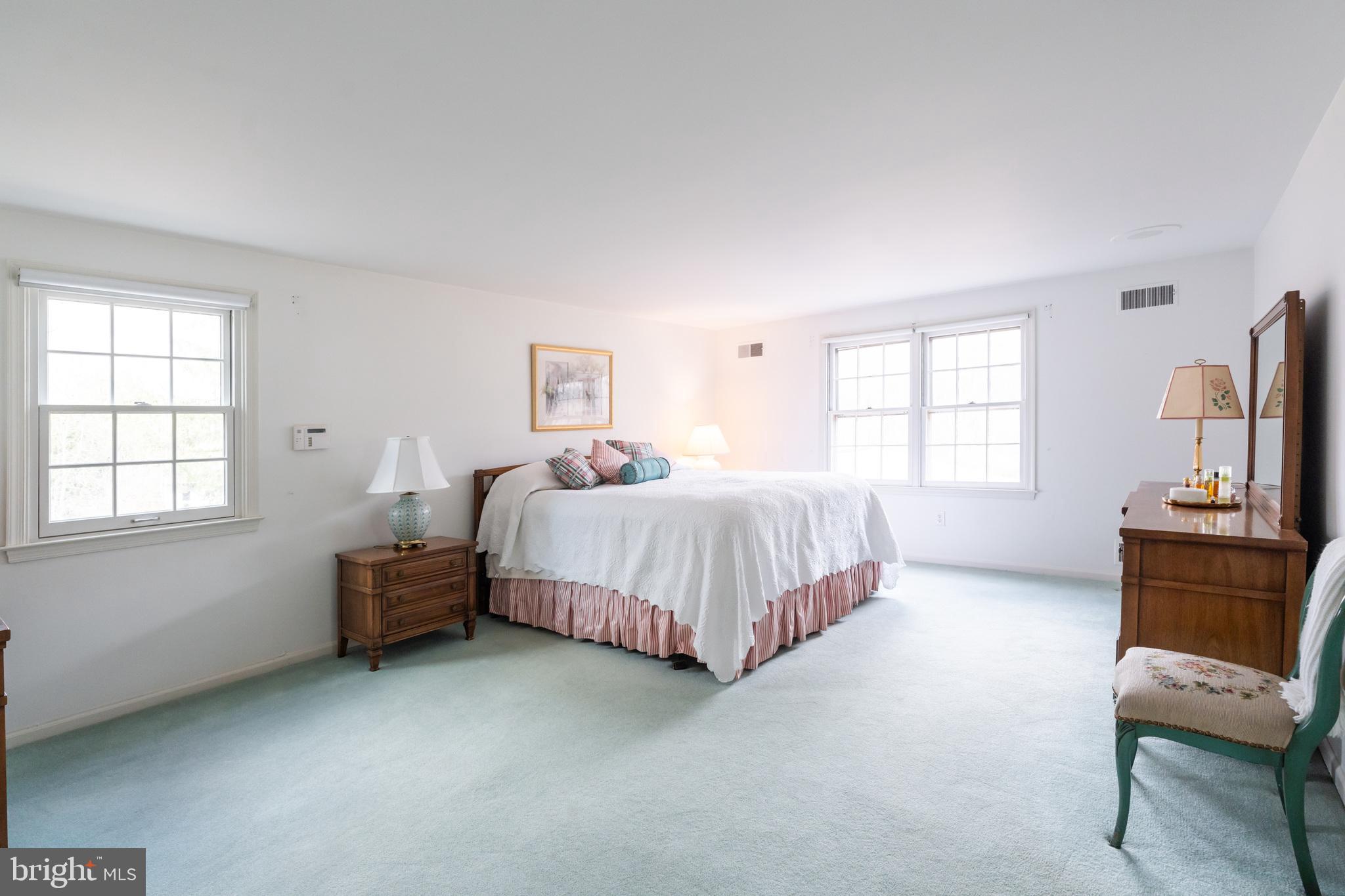 NEWTOWN SQ - Residential