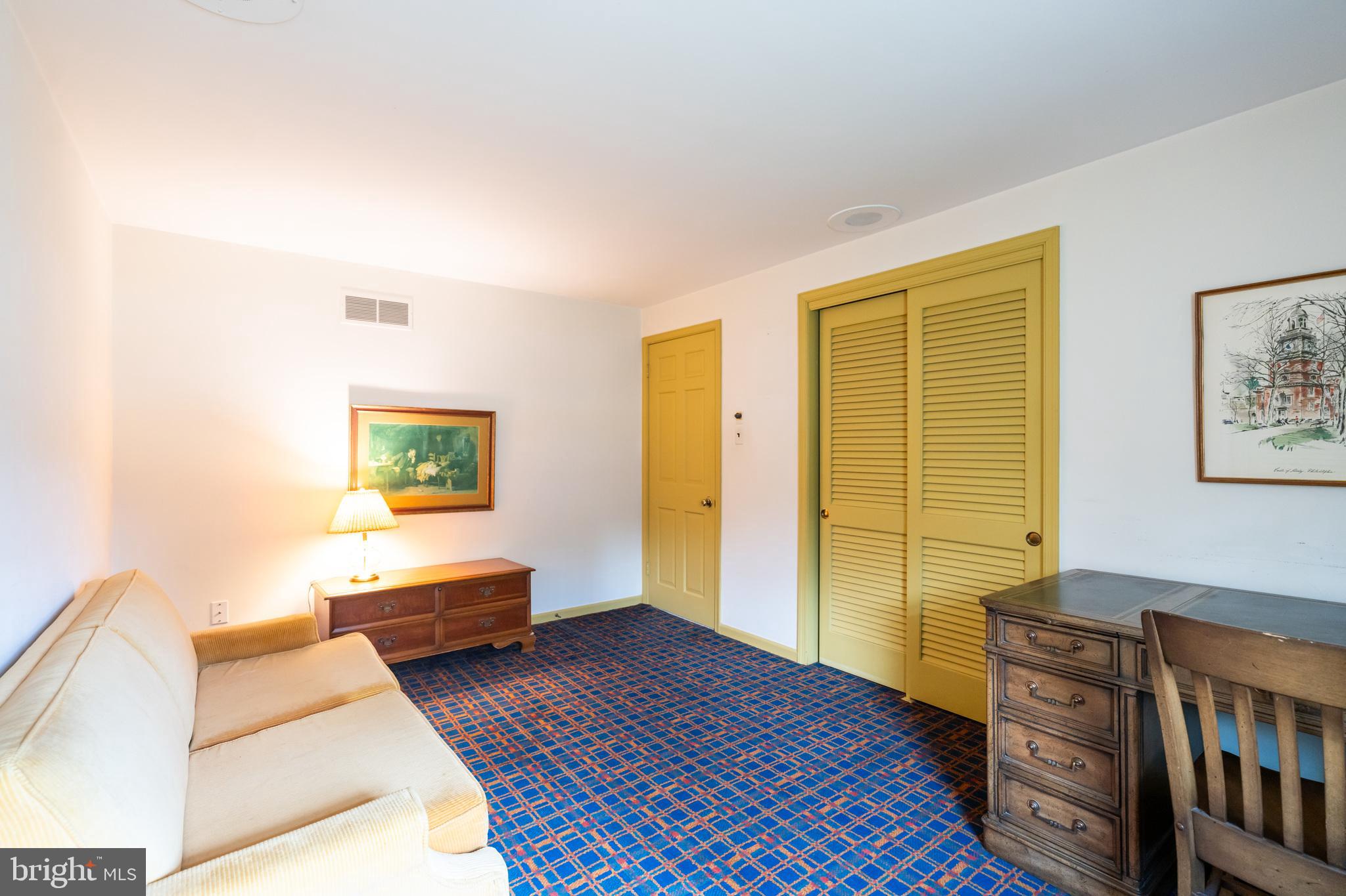 NEWTOWN SQ - Residential