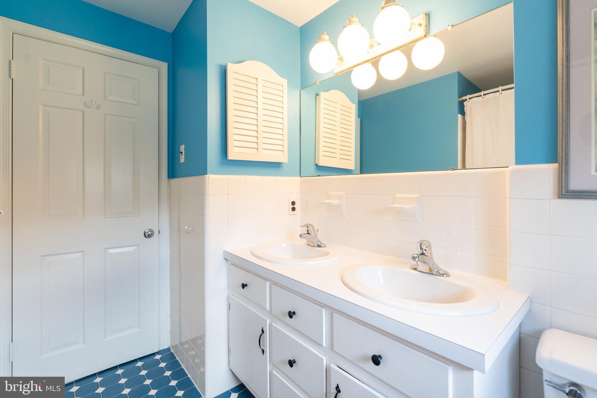 NEWTOWN SQ - Residential