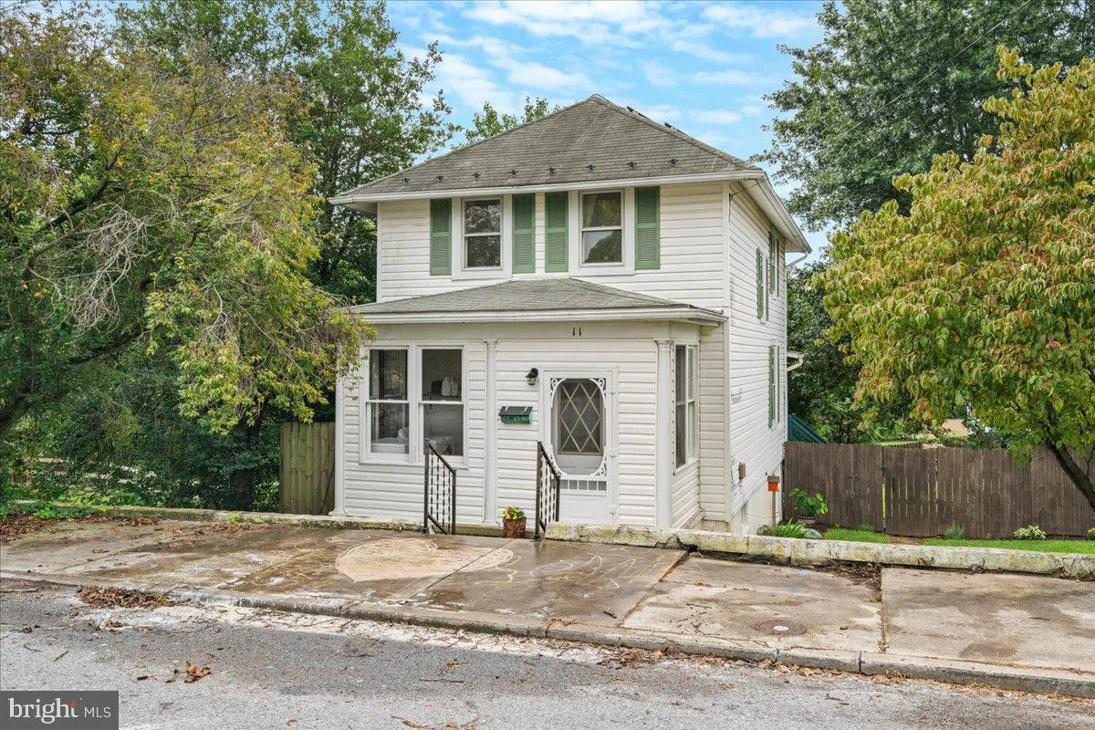 11 E H Street