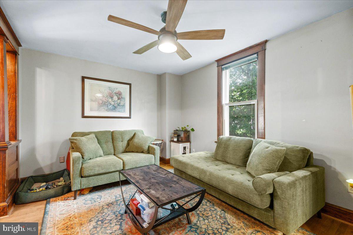 11 E H STREET