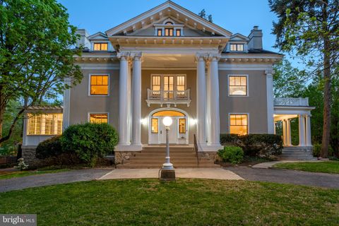 Photo of 102 E KIRKE ST, CHEVY CHASE, MD 20815 (MLS # MDMC2086884)