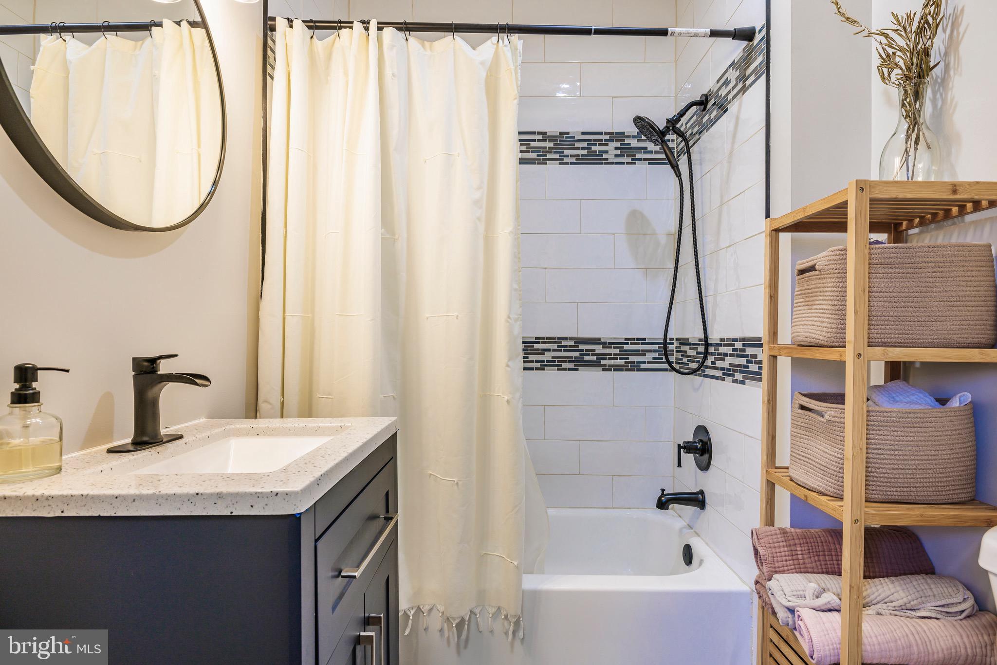 BALTIMORE HIGHLANDS - Residential Lease