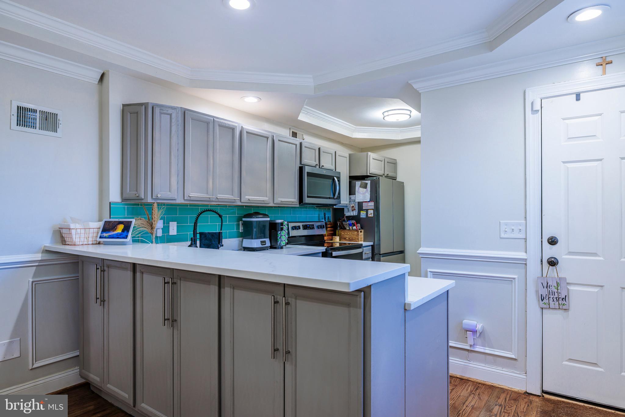 BALTIMORE HIGHLANDS - Residential Lease