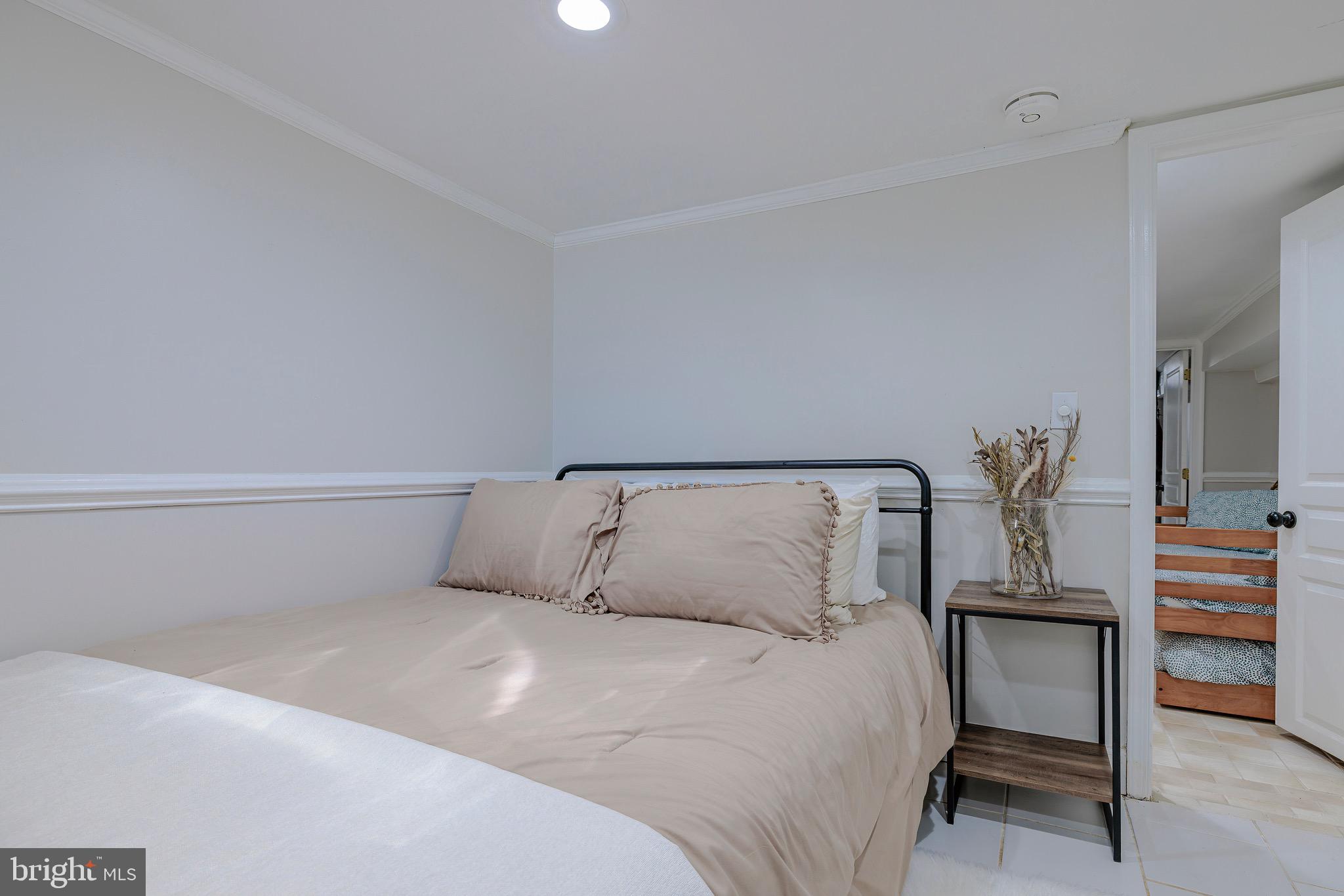 BALTIMORE HIGHLANDS - Residential Lease