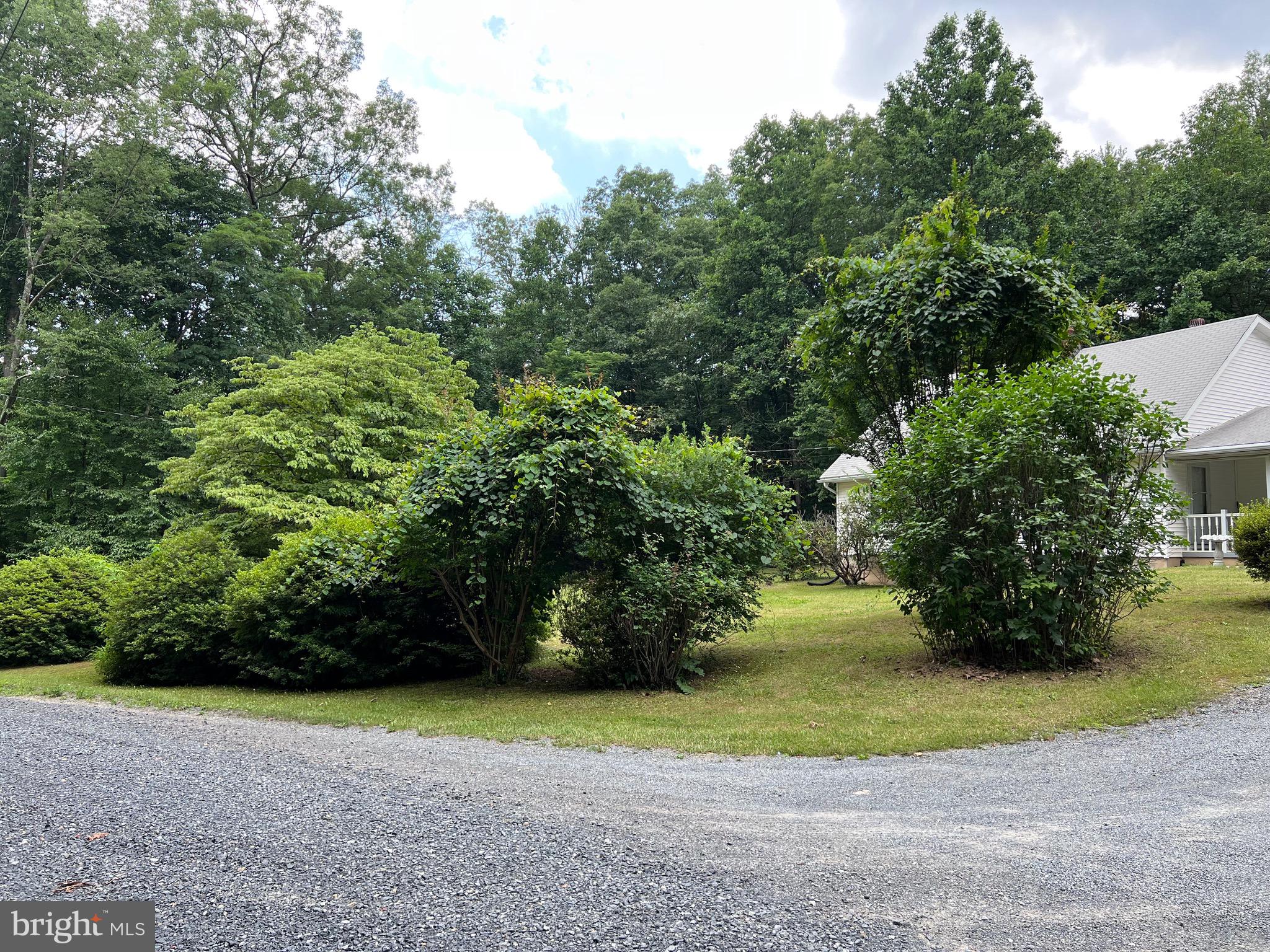 ROCKCLIFF ACRES - Residential