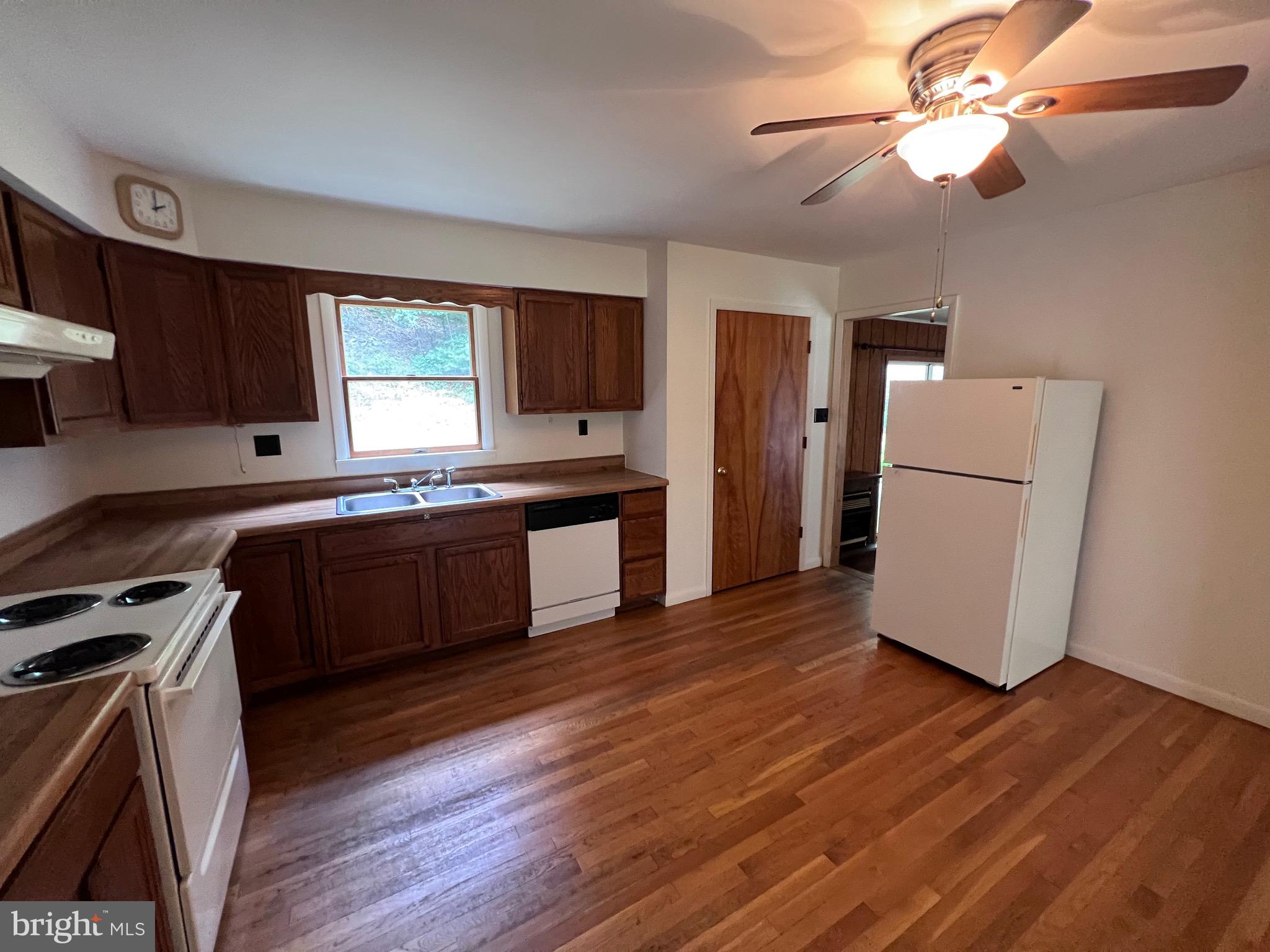 ROCKCLIFF ACRES - Residential