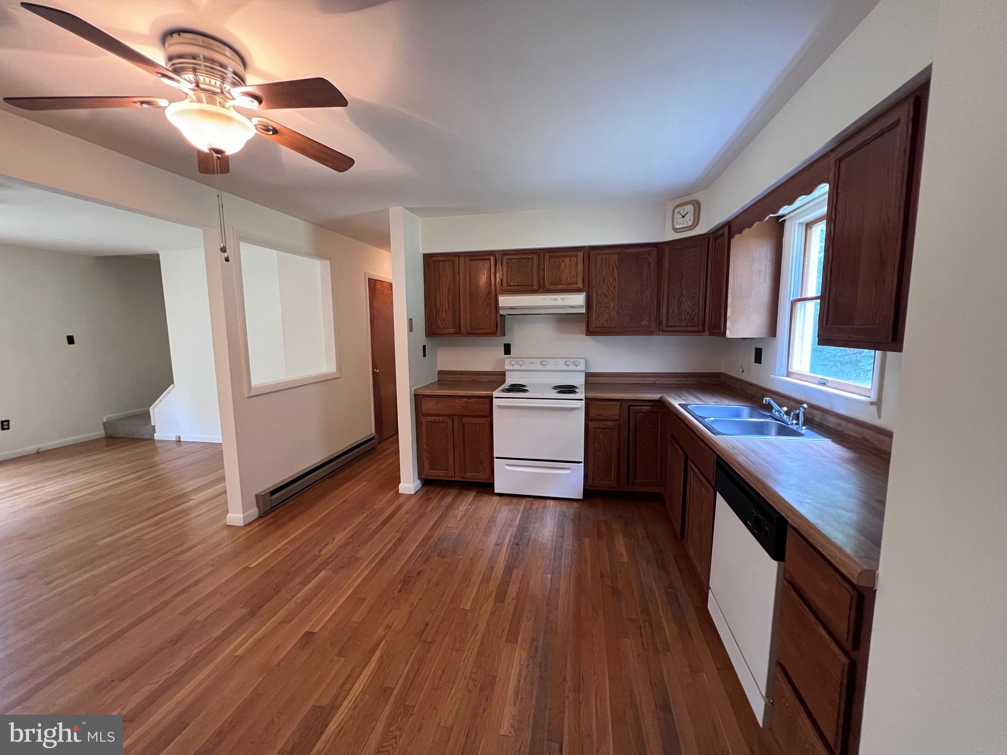 ROCKCLIFF ACRES - Residential