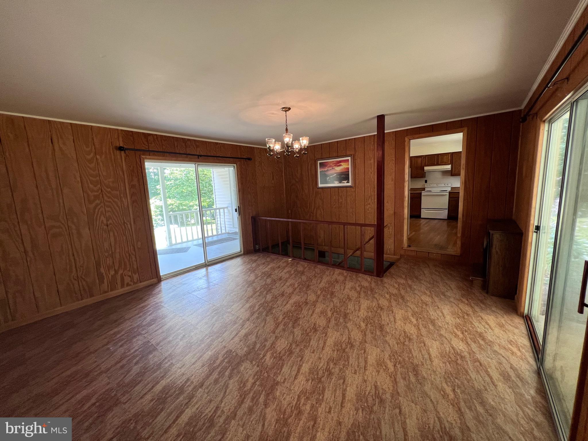 ROCKCLIFF ACRES - Residential