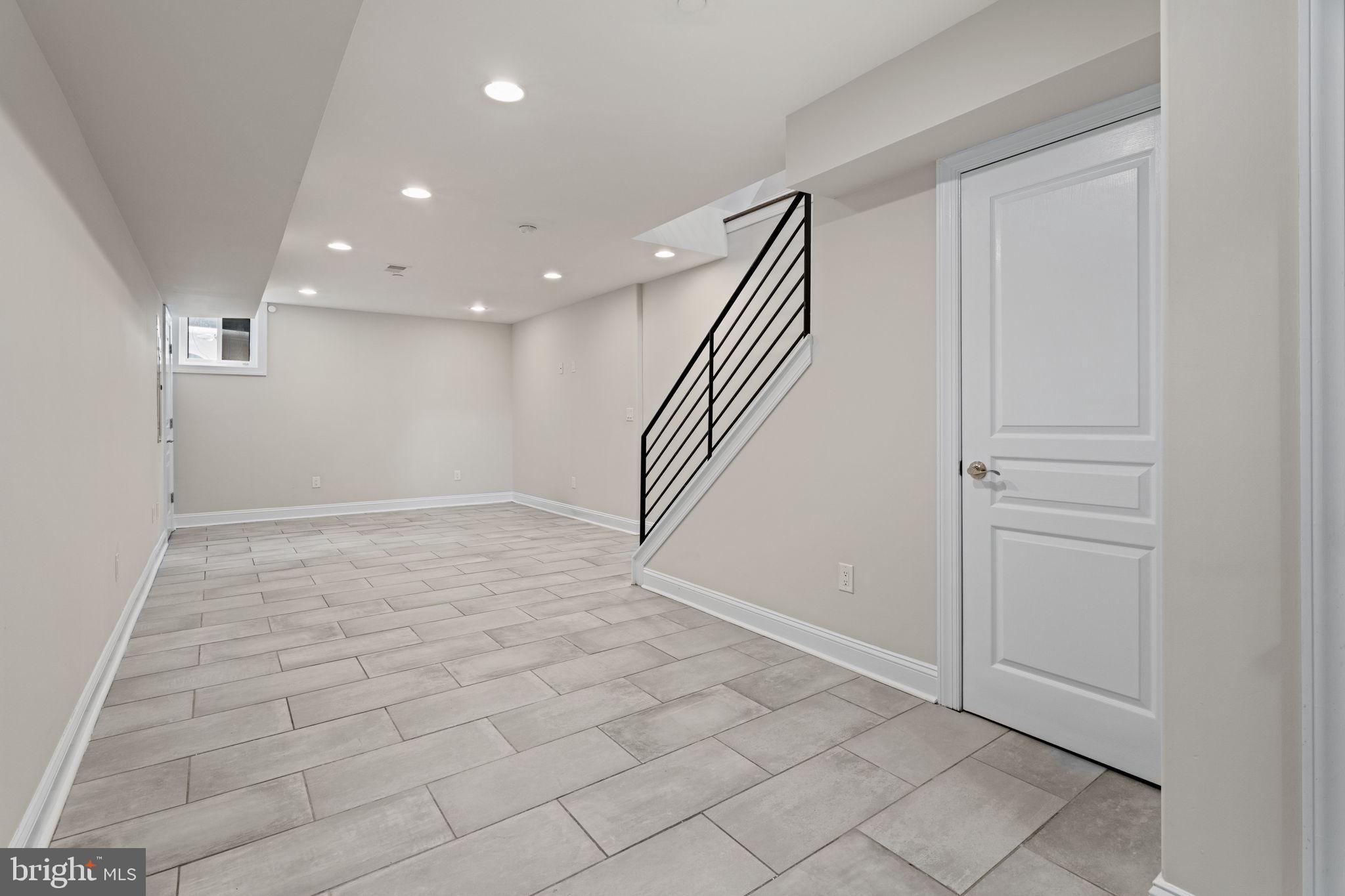 EAST KENSINGTON - Residential