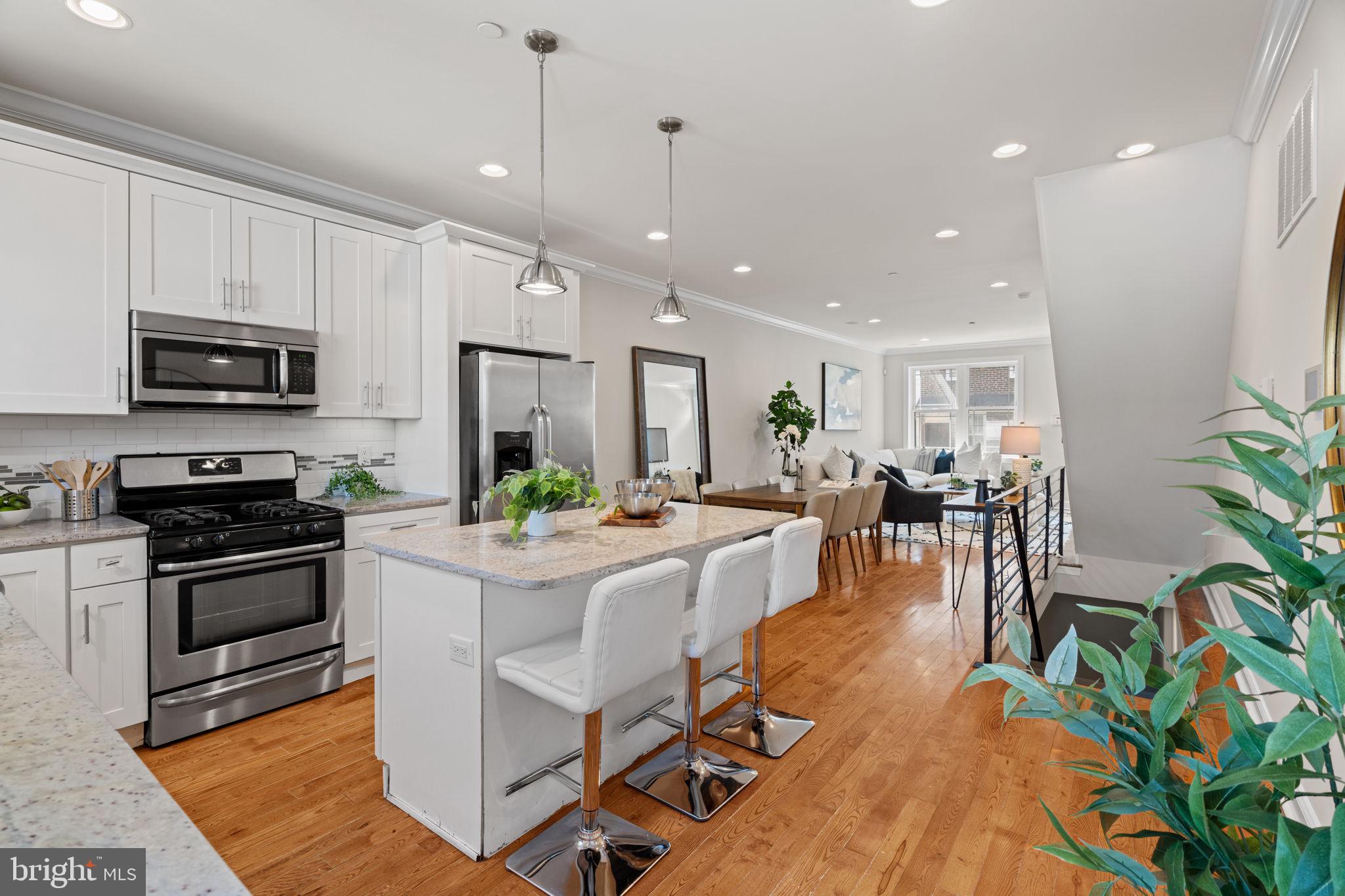 EAST KENSINGTON - Residential