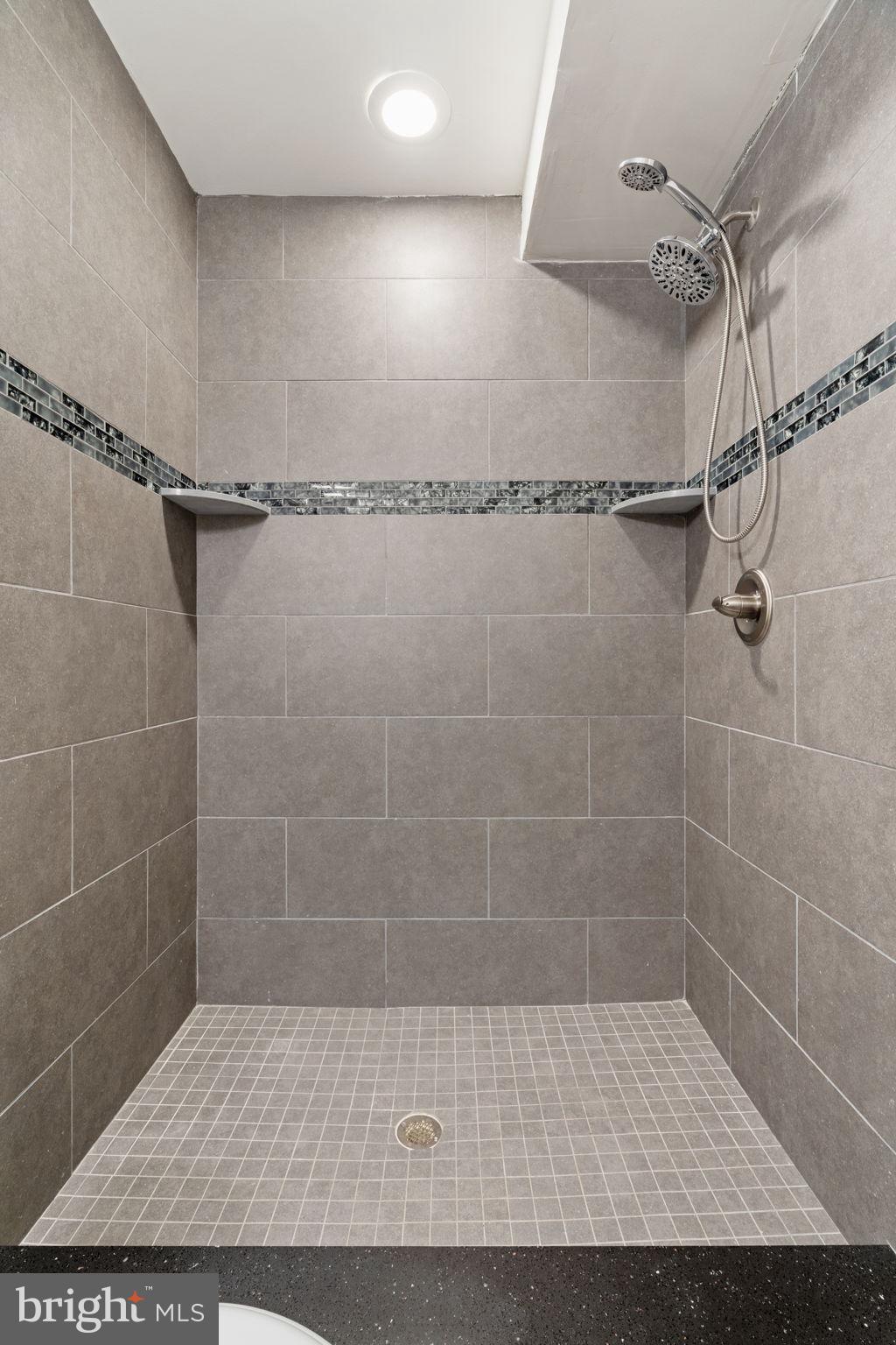 EAST KENSINGTON - Residential