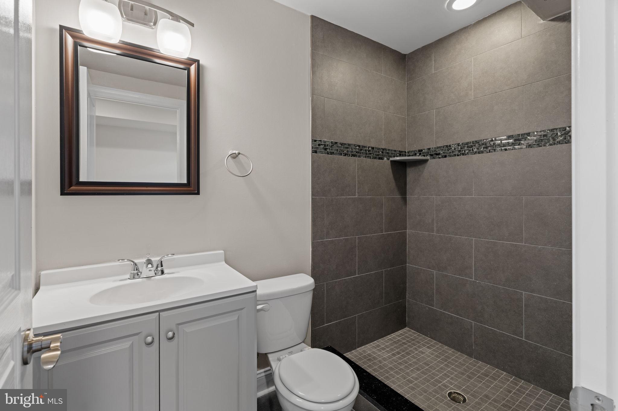 EAST KENSINGTON - Residential