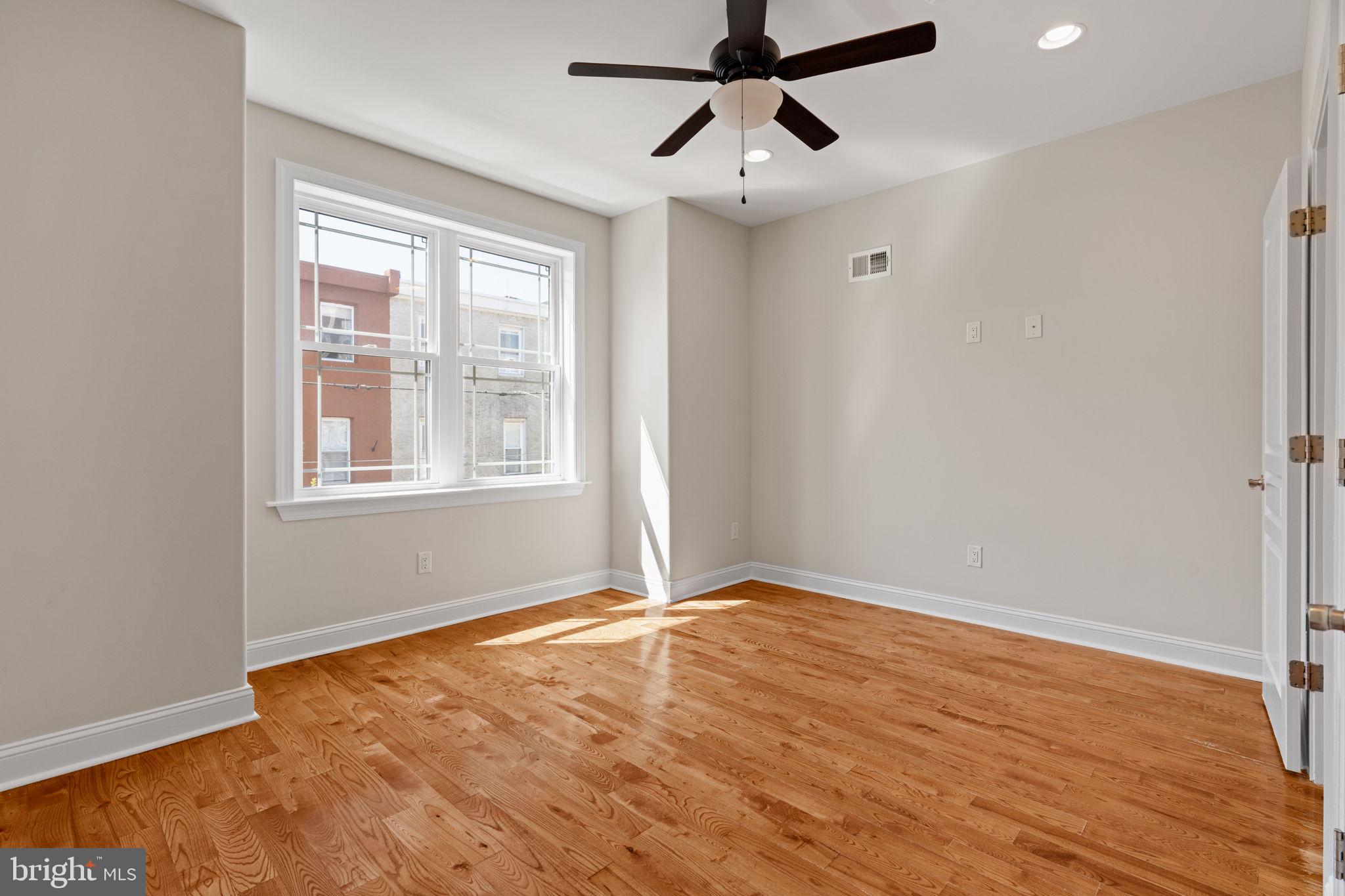 EAST KENSINGTON - Residential