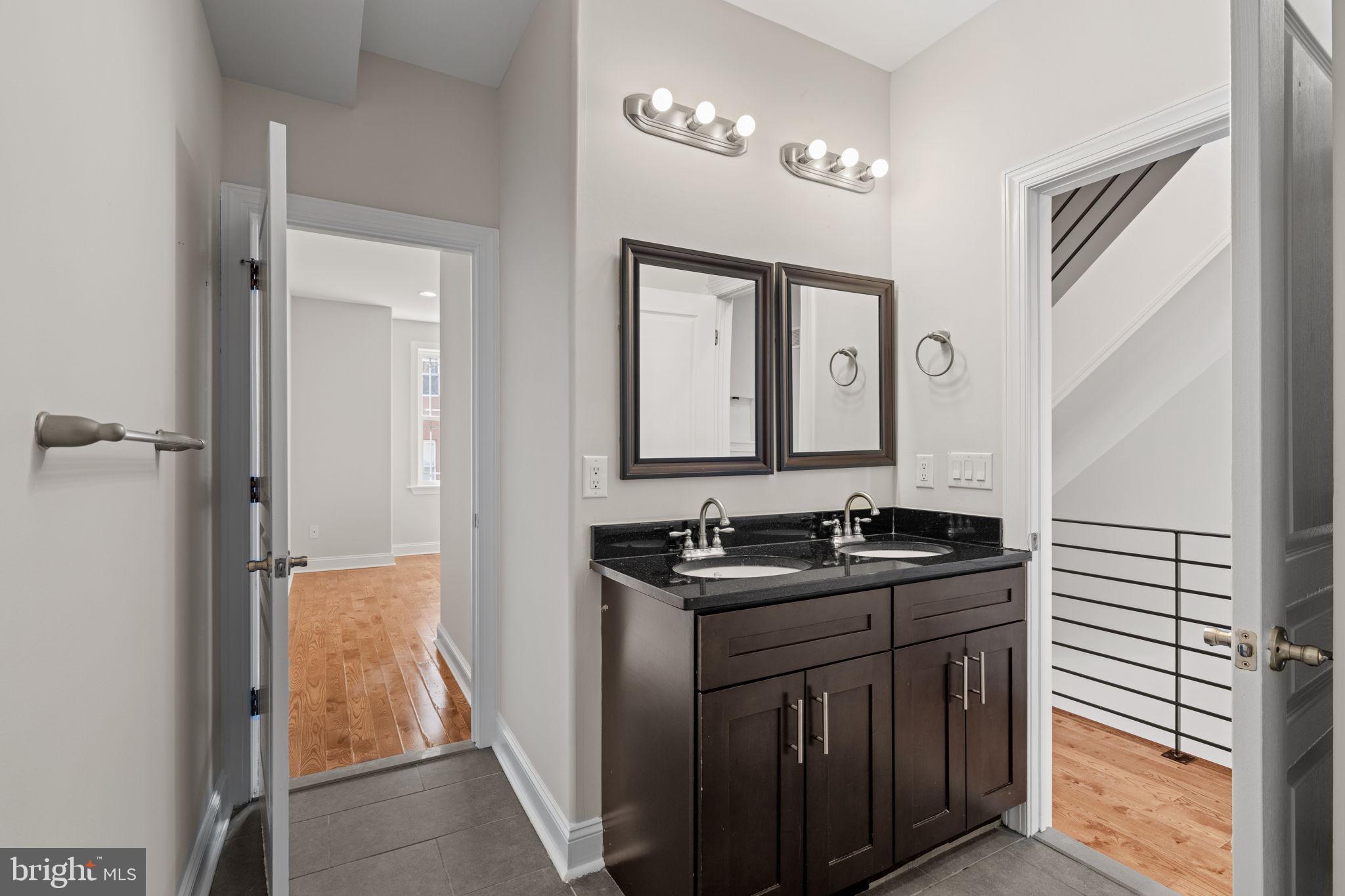 EAST KENSINGTON - Residential