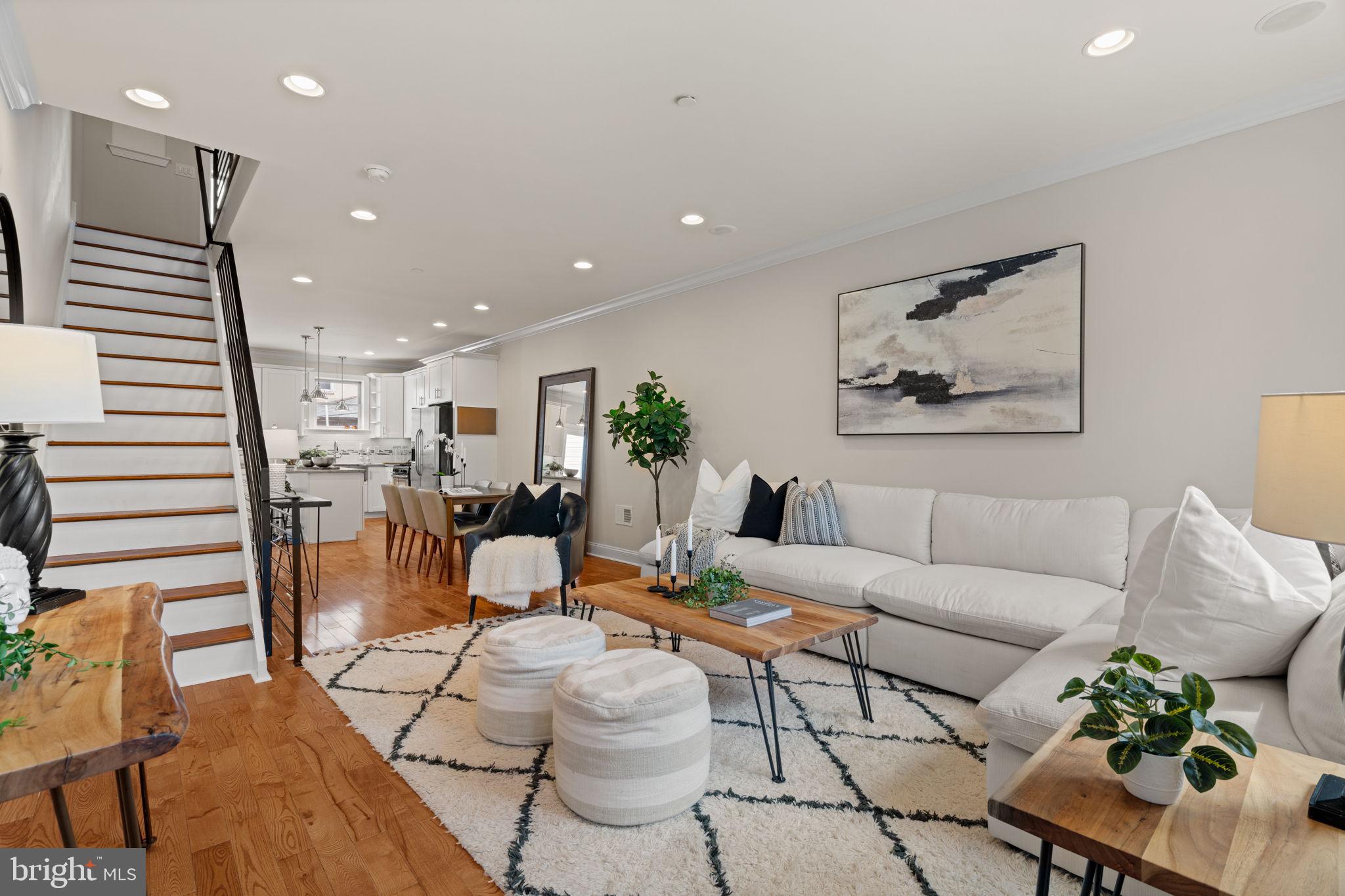 EAST KENSINGTON - Residential