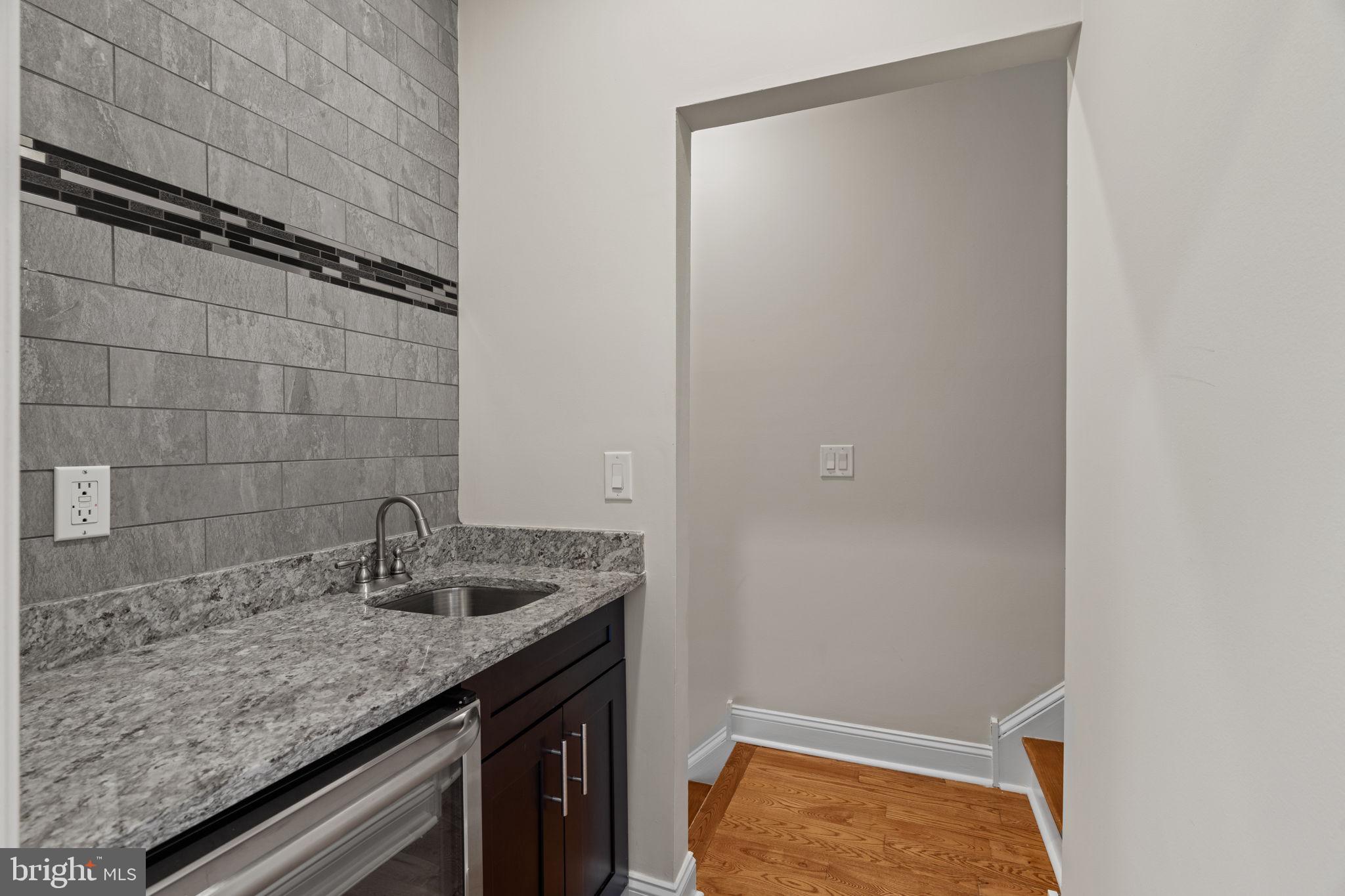 EAST KENSINGTON - Residential