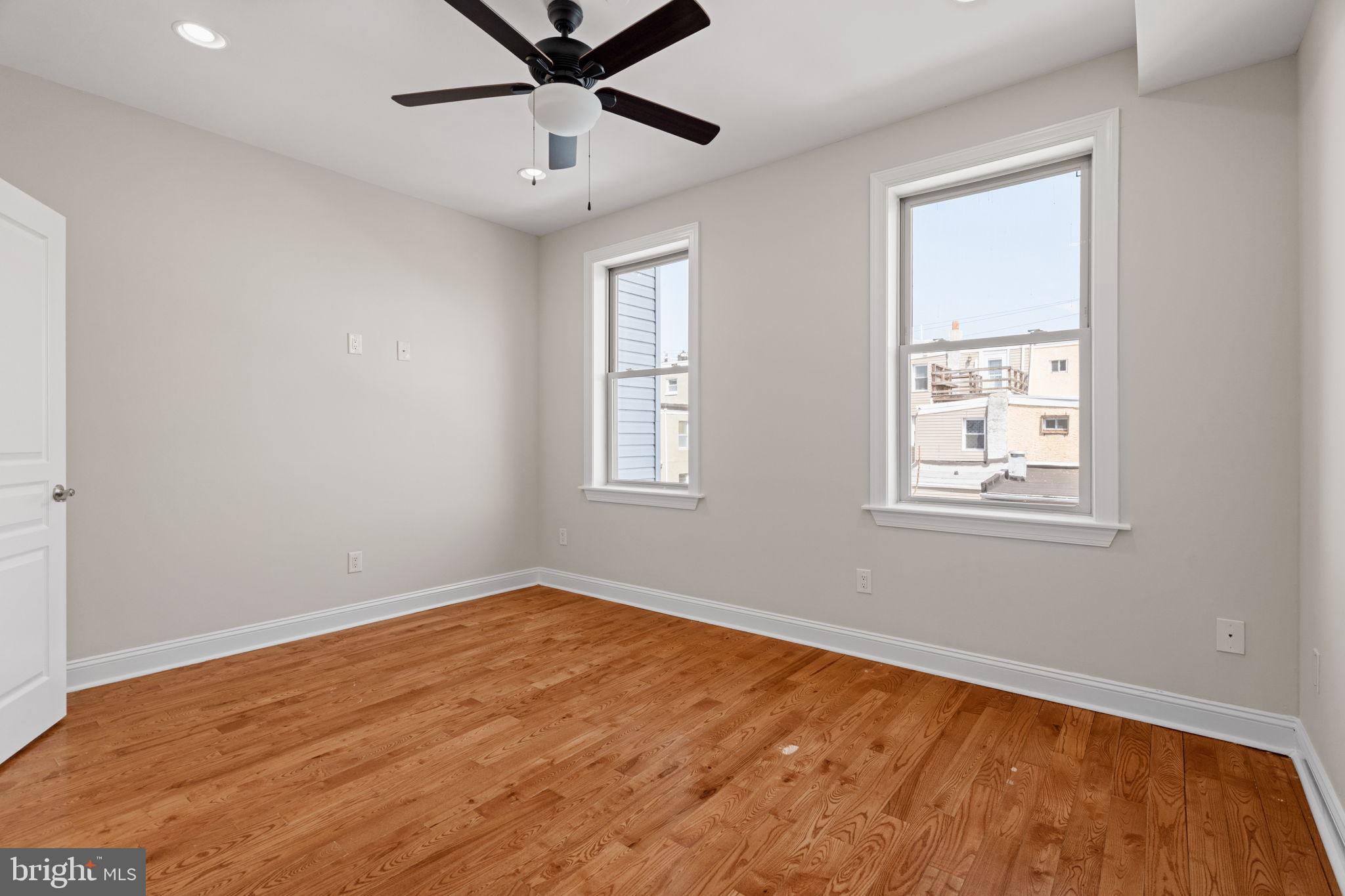 EAST KENSINGTON - Residential