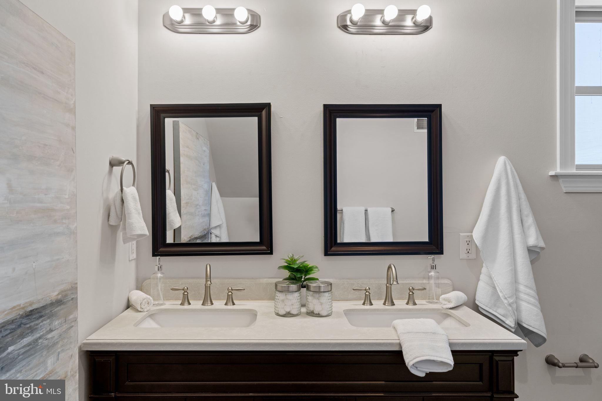 EAST KENSINGTON - Residential